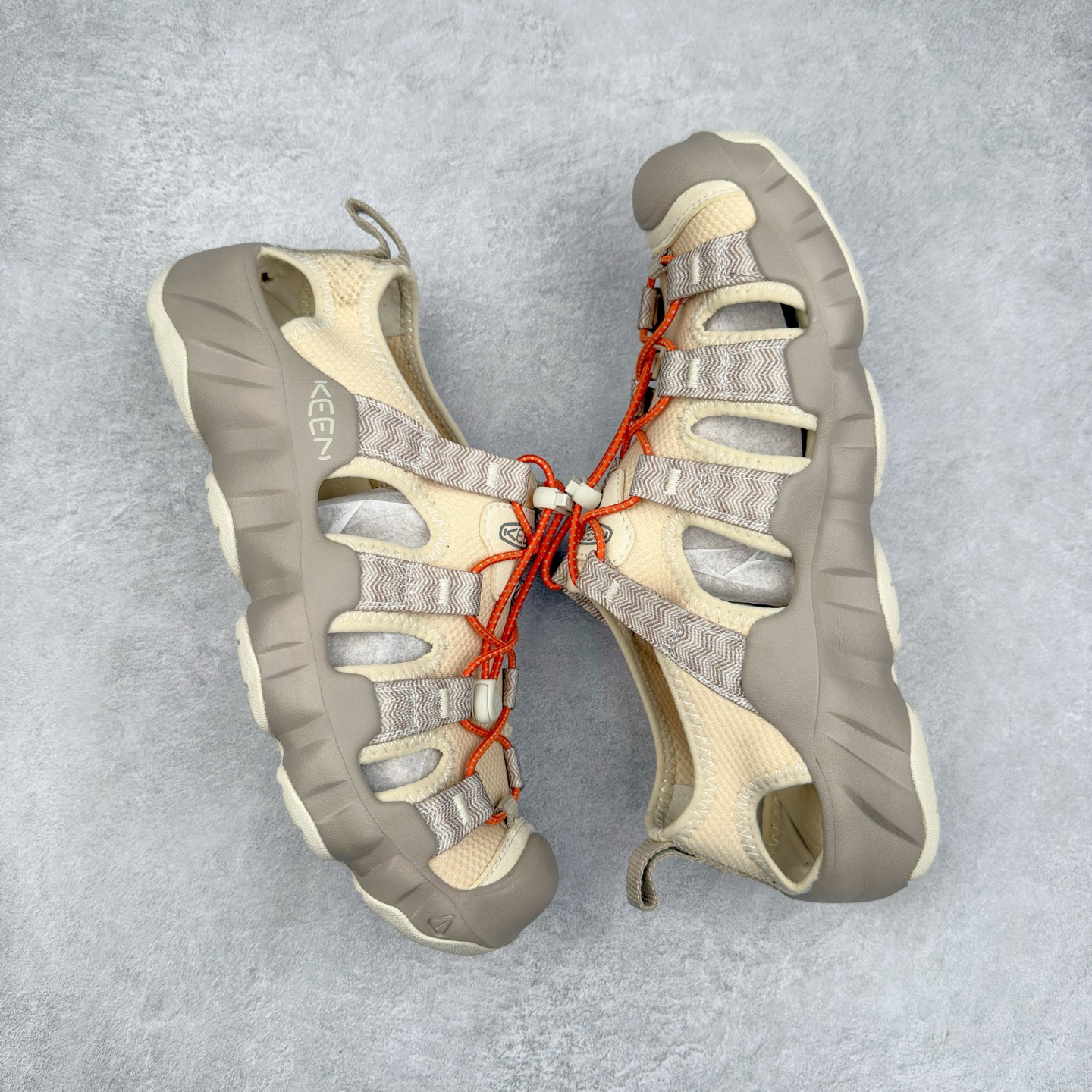 图片[3]-KEEN Hyperport H2 科恩防滑耐磨低帮户外功能鞋溯溪鞋凉鞋 KEEN诞生于2003年的美国人气户外品牌，以一双“保护脚趾”且能涉足水域的户外凉鞋NEWPORT诞生为契机，开启原创制鞋之路。KEEN相信，天空之下即是户外，因为户外不一定是极具挑战性的独自冒险，也可以是与朋友、家人和宠物一同分享外面的世界。同时，KEEN从诞生之初便始终贯彻环保制鞋的理念，不断创造出优秀的原创奇履。脚踏实地，致力向善。我们想和世界产生更多交集为世界减少更多负担，和你趣户外、趣做自己、趣环保让地球和生活都变得更美好。尺码：36 36.5 37.5 38 38.5 39 40 40.5 41 42 42.5 43 44 44.5 45-选品中心