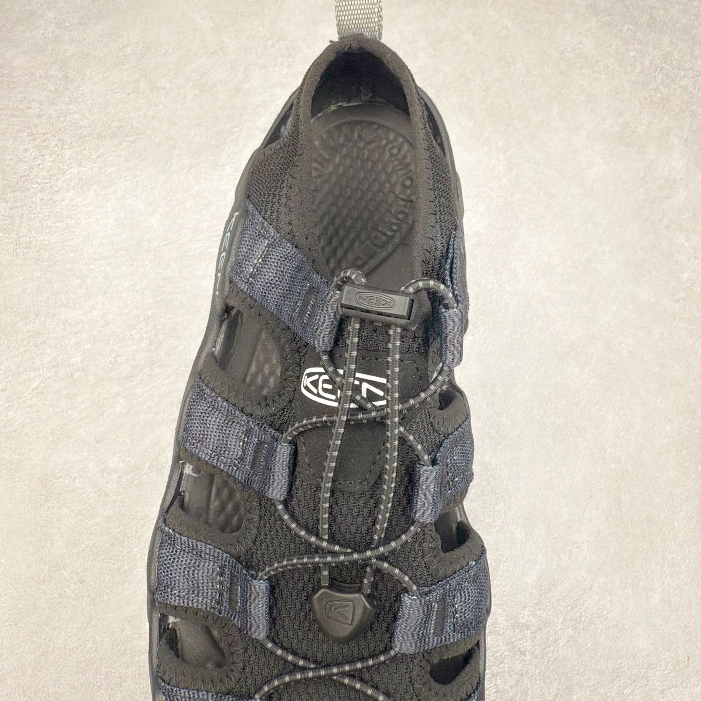 图片[5]-KEEN Hyperport H2 科恩防滑耐磨低帮户外功能鞋溯溪鞋凉鞋 KEEN诞生于2003年的美国人气户外品牌，以一双“保护脚趾”且能涉足水域的户外凉鞋NEWPORT诞生为契机，开启原创制鞋之路。KEEN相信，天空之下即是户外，因为户外不一定是极具挑战性的独自冒险，也可以是与朋友、家人和宠物一同分享外面的世界。同时，KEEN从诞生之初便始终贯彻环保制鞋的理念，不断创造出优秀的原创奇履。脚踏实地，致力向善。我们想和世界产生更多交集为世界减少更多负担，和你趣户外、趣做自己、趣环保让地球和生活都变得更美好。尺码：36 36.5 37.5 38 38.5 39 40 40.5 41 42 42.5 43 44 44.5 45-选品中心