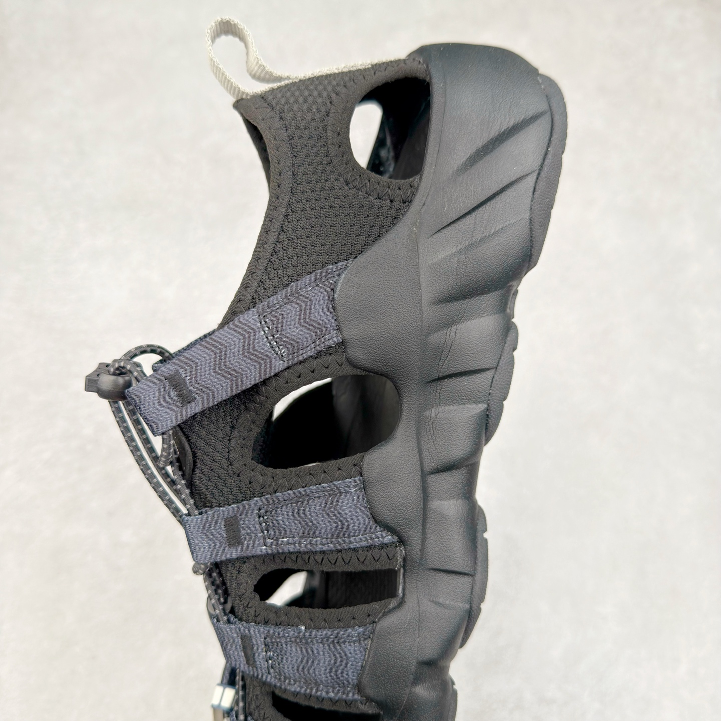 图片[7]-KEEN Hyperport H2 科恩防滑耐磨低帮户外功能鞋溯溪鞋凉鞋 KEEN诞生于2003年的美国人气户外品牌，以一双“保护脚趾”且能涉足水域的户外凉鞋NEWPORT诞生为契机，开启原创制鞋之路。KEEN相信，天空之下即是户外，因为户外不一定是极具挑战性的独自冒险，也可以是与朋友、家人和宠物一同分享外面的世界。同时，KEEN从诞生之初便始终贯彻环保制鞋的理念，不断创造出优秀的原创奇履。脚踏实地，致力向善。我们想和世界产生更多交集为世界减少更多负担，和你趣户外、趣做自己、趣环保让地球和生活都变得更美好。尺码：36 36.5 37.5 38 38.5 39 40 40.5 41 42 42.5 43 44 44.5 45-选品中心