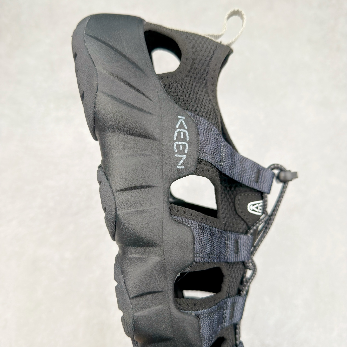 图片[6]-KEEN Hyperport H2 科恩防滑耐磨低帮户外功能鞋溯溪鞋凉鞋 KEEN诞生于2003年的美国人气户外品牌，以一双“保护脚趾”且能涉足水域的户外凉鞋NEWPORT诞生为契机，开启原创制鞋之路。KEEN相信，天空之下即是户外，因为户外不一定是极具挑战性的独自冒险，也可以是与朋友、家人和宠物一同分享外面的世界。同时，KEEN从诞生之初便始终贯彻环保制鞋的理念，不断创造出优秀的原创奇履。脚踏实地，致力向善。我们想和世界产生更多交集为世界减少更多负担，和你趣户外、趣做自己、趣环保让地球和生活都变得更美好。尺码：36 36.5 37.5 38 38.5 39 40 40.5 41 42 42.5 43 44 44.5 45-选品中心