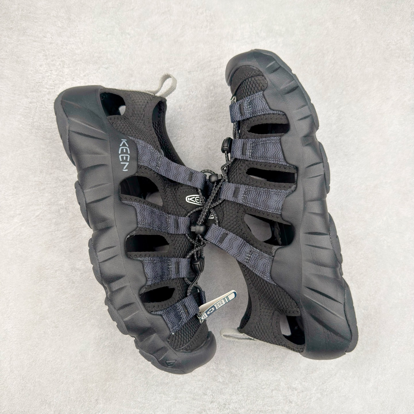 图片[3]-KEEN Hyperport H2 科恩防滑耐磨低帮户外功能鞋溯溪鞋凉鞋 KEEN诞生于2003年的美国人气户外品牌，以一双“保护脚趾”且能涉足水域的户外凉鞋NEWPORT诞生为契机，开启原创制鞋之路。KEEN相信，天空之下即是户外，因为户外不一定是极具挑战性的独自冒险，也可以是与朋友、家人和宠物一同分享外面的世界。同时，KEEN从诞生之初便始终贯彻环保制鞋的理念，不断创造出优秀的原创奇履。脚踏实地，致力向善。我们想和世界产生更多交集为世界减少更多负担，和你趣户外、趣做自己、趣环保让地球和生活都变得更美好。尺码：36 36.5 37.5 38 38.5 39 40 40.5 41 42 42.5 43 44 44.5 45-选品中心