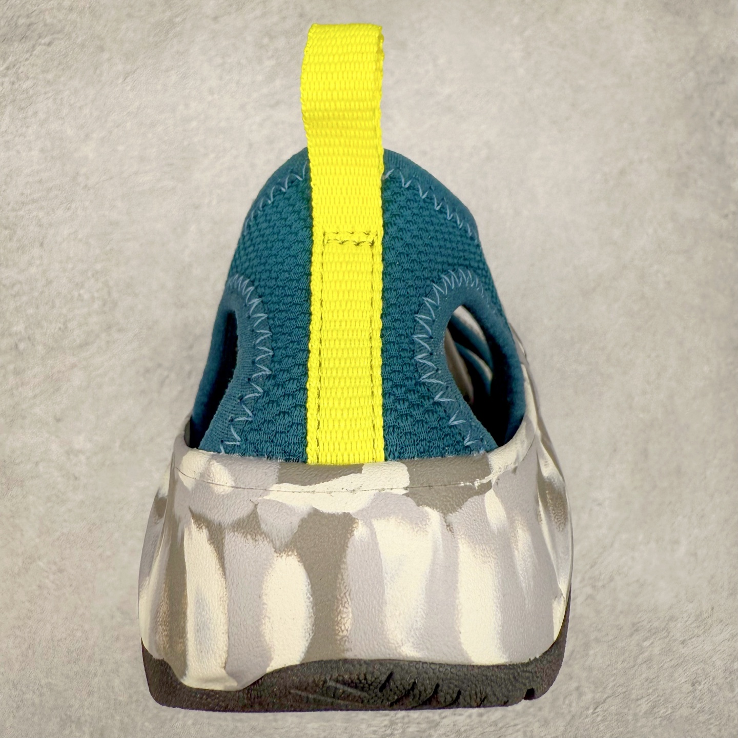 图片[8]-KEEN Hyperport H2 科恩防滑耐磨低帮户外功能鞋溯溪鞋凉鞋 KEEN诞生于2003年的美国人气户外品牌，以一双“保护脚趾”且能涉足水域的户外凉鞋NEWPORT诞生为契机，开启原创制鞋之路。KEEN相信，天空之下即是户外，因为户外不一定是极具挑战性的独自冒险，也可以是与朋友、家人和宠物一同分享外面的世界。同时，KEEN从诞生之初便始终贯彻环保制鞋的理念，不断创造出优秀的原创奇履。脚踏实地，致力向善。我们想和世界产生更多交集为世界减少更多负担，和你趣户外、趣做自己、趣环保让地球和生活都变得更美好。尺码：36 36.5 37.5 38 38.5 39 40 40.5 41 42 42.5 43 44 44.5 45-选品中心