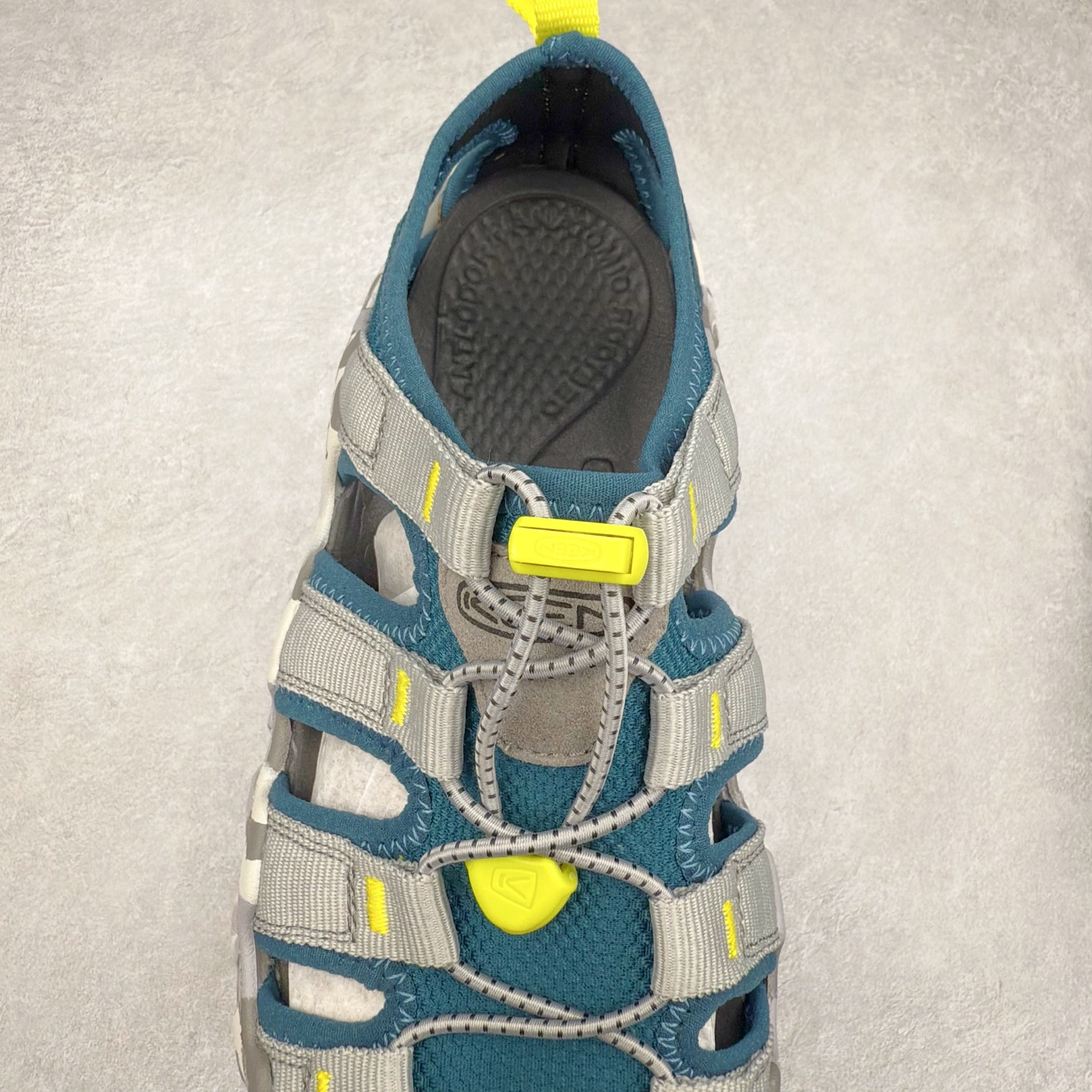 图片[5]-KEEN Hyperport H2 科恩防滑耐磨低帮户外功能鞋溯溪鞋凉鞋 KEEN诞生于2003年的美国人气户外品牌，以一双“保护脚趾”且能涉足水域的户外凉鞋NEWPORT诞生为契机，开启原创制鞋之路。KEEN相信，天空之下即是户外，因为户外不一定是极具挑战性的独自冒险，也可以是与朋友、家人和宠物一同分享外面的世界。同时，KEEN从诞生之初便始终贯彻环保制鞋的理念，不断创造出优秀的原创奇履。脚踏实地，致力向善。我们想和世界产生更多交集为世界减少更多负担，和你趣户外、趣做自己、趣环保让地球和生活都变得更美好。尺码：36 36.5 37.5 38 38.5 39 40 40.5 41 42 42.5 43 44 44.5 45-选品中心