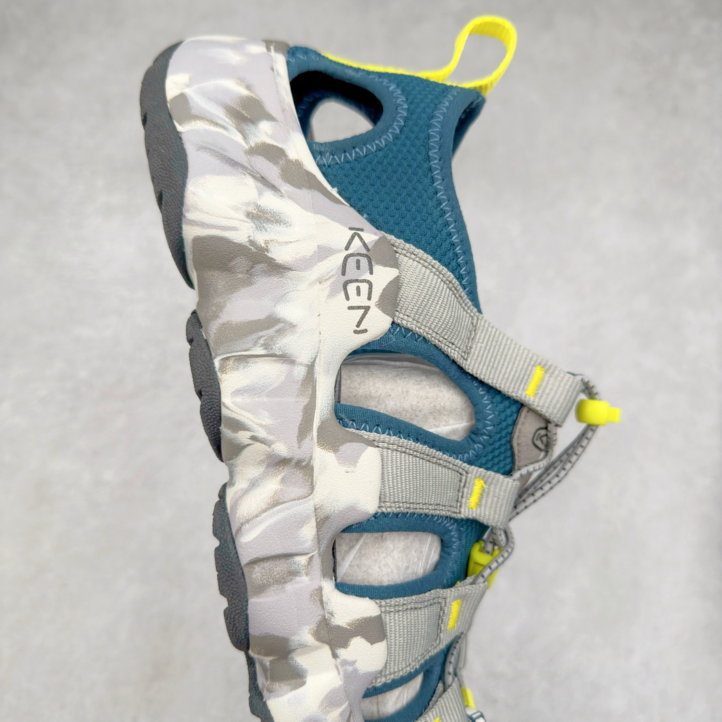 图片[6]-KEEN Hyperport H2 科恩防滑耐磨低帮户外功能鞋溯溪鞋凉鞋 KEEN诞生于2003年的美国人气户外品牌，以一双“保护脚趾”且能涉足水域的户外凉鞋NEWPORT诞生为契机，开启原创制鞋之路。KEEN相信，天空之下即是户外，因为户外不一定是极具挑战性的独自冒险，也可以是与朋友、家人和宠物一同分享外面的世界。同时，KEEN从诞生之初便始终贯彻环保制鞋的理念，不断创造出优秀的原创奇履。脚踏实地，致力向善。我们想和世界产生更多交集为世界减少更多负担，和你趣户外、趣做自己、趣环保让地球和生活都变得更美好。尺码：36 36.5 37.5 38 38.5 39 40 40.5 41 42 42.5 43 44 44.5 45-选品中心