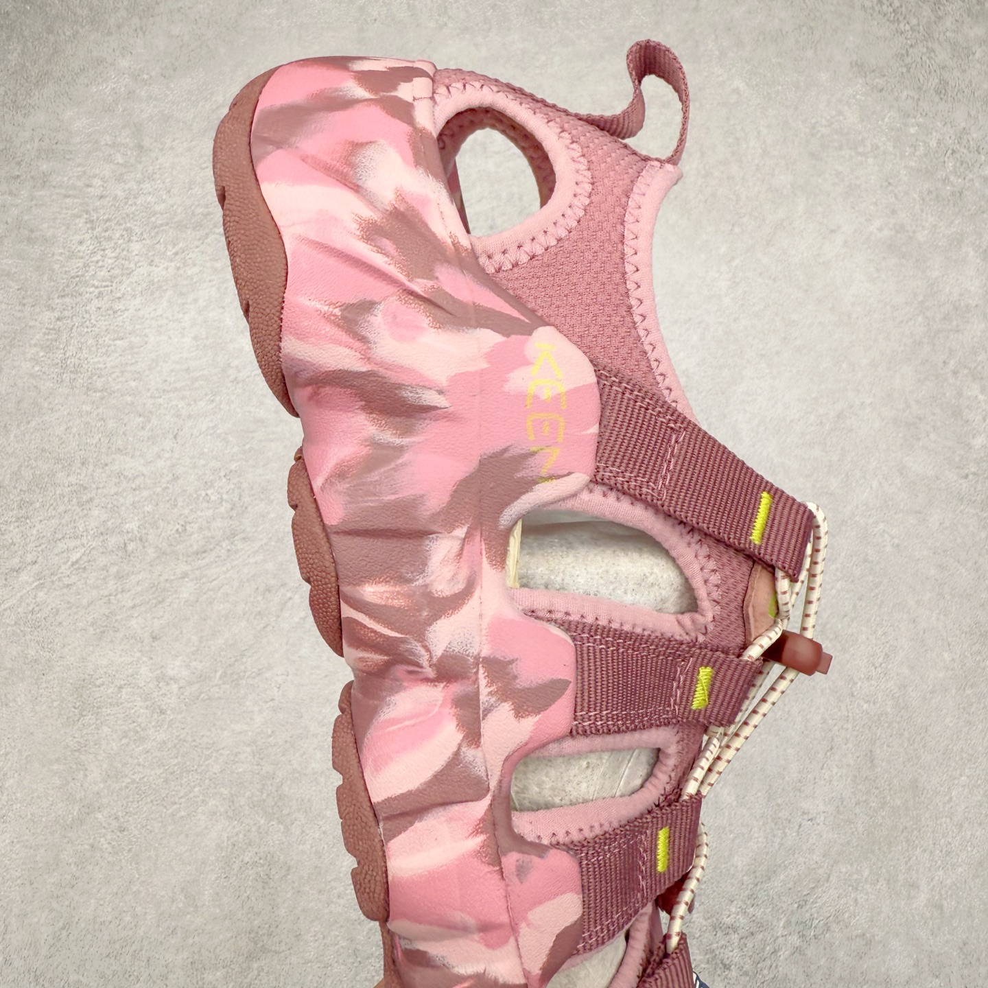 图片[6]-KEEN Hyperport H2 科恩防滑耐磨低帮户外功能鞋溯溪鞋凉鞋 KEEN诞生于2003年的美国人气户外品牌，以一双“保护脚趾”且能涉足水域的户外凉鞋NEWPORT诞生为契机，开启原创制鞋之路。KEEN相信，天空之下即是户外，因为户外不一定是极具挑战性的独自冒险，也可以是与朋友、家人和宠物一同分享外面的世界。同时，KEEN从诞生之初便始终贯彻环保制鞋的理念，不断创造出优秀的原创奇履。脚踏实地，致力向善。我们想和世界产生更多交集为世界减少更多负担，和你趣户外、趣做自己、趣环保让地球和生活都变得更美好。尺码：36 36.5 37.5 38 38.5 39 40 40.5 41 42 42.5 43 44 44.5 45-选品中心