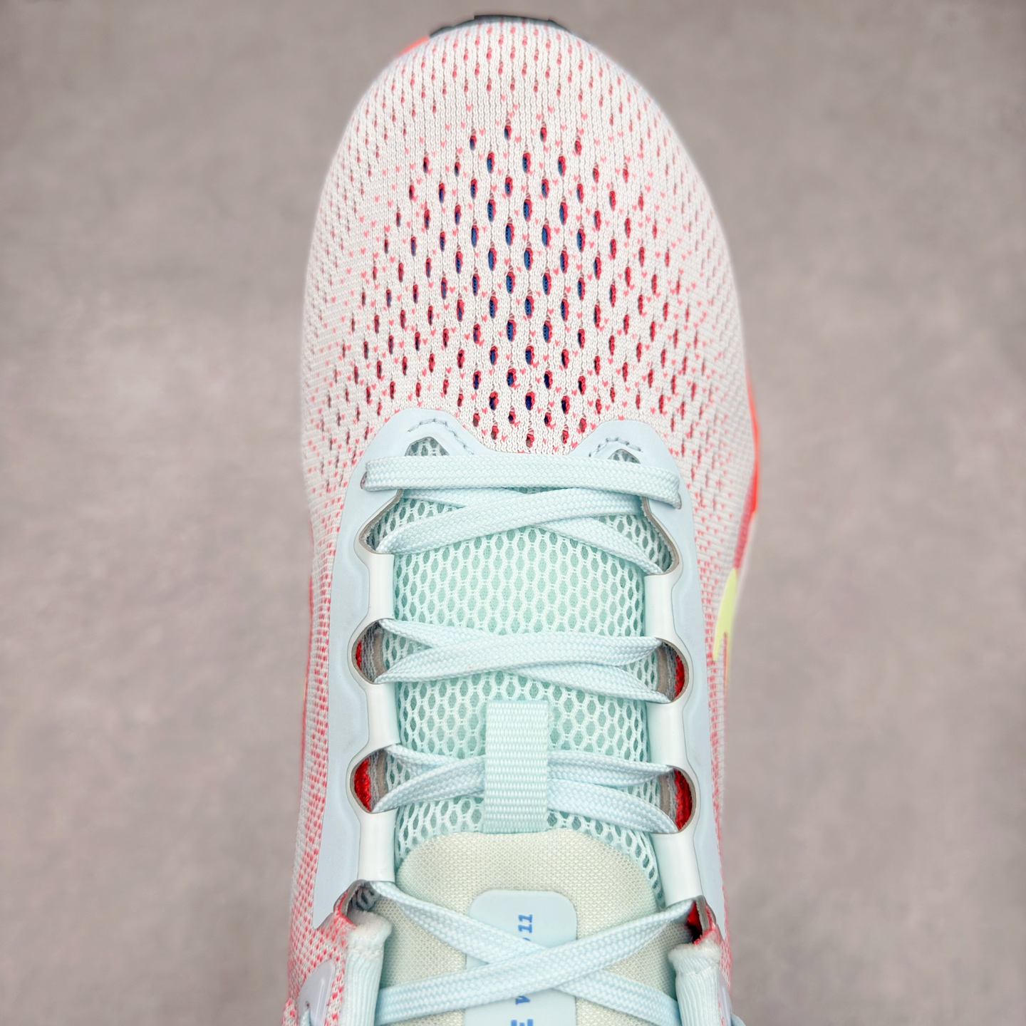 图片[4]-＃TG纯原 NK Winflo 11 舒适轻便低帮休闲跑步鞋 独家渠道 市面未流通批次 奥莱直播间499 599一样的东西 碾压市面现存所有版本 公司一样的东西 超值回馈 帮你省钱 拥有 Zoom Air 一如既往的稳定感和流畅感 鞋面采用工程网眼设计 为特定高热区域营造出色透气性 进一步增加鞋面的穿孔数量 让足部能够快速散热 中足搭配 Flywire 飞线 在高速运动时营造舒适稳定的贴合感 内置Zoon气垫加持 动力十足 尺码：36 36.5 37.5 38 38.5 39 40 40.5 41 42 42.5 43 44 44.5 45-选品中心