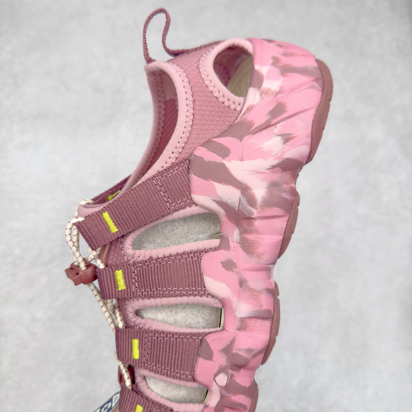 图片[7]-KEEN Hyperport H2 科恩防滑耐磨低帮户外功能鞋溯溪鞋凉鞋 KEEN诞生于2003年的美国人气户外品牌，以一双“保护脚趾”且能涉足水域的户外凉鞋NEWPORT诞生为契机，开启原创制鞋之路。KEEN相信，天空之下即是户外，因为户外不一定是极具挑战性的独自冒险，也可以是与朋友、家人和宠物一同分享外面的世界。同时，KEEN从诞生之初便始终贯彻环保制鞋的理念，不断创造出优秀的原创奇履。脚踏实地，致力向善。我们想和世界产生更多交集为世界减少更多负担，和你趣户外、趣做自己、趣环保让地球和生活都变得更美好。尺码：36 36.5 37.5 38 38.5 39 40 40.5 41 42 42.5 43 44 44.5 45-选品中心