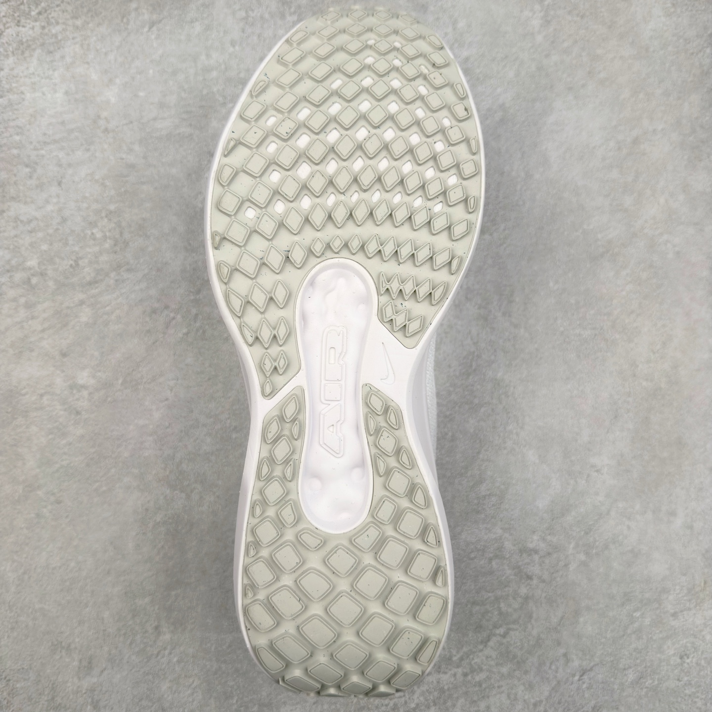 图片[9]-＃TG纯原 NK Winflo 11 舒适轻便低帮休闲跑步鞋 独家渠道 市面未流通批次 奥莱直播间499 599一样的东西 碾压市面现存所有版本 公司一样的东西 超值回馈 帮你省钱 拥有 Zoom Air 一如既往的稳定感和流畅感 鞋面采用工程网眼设计 为特定高热区域营造出色透气性 进一步增加鞋面的穿孔数量 让足部能够快速散热 中足搭配 Flywire 飞线 在高速运动时营造舒适稳定的贴合感 内置Zoon气垫加持 动力十足 尺码：36 36.5 37.5 38 38.5 39 40 40.5 41 42 42.5 43 44 44.5 45-选品中心