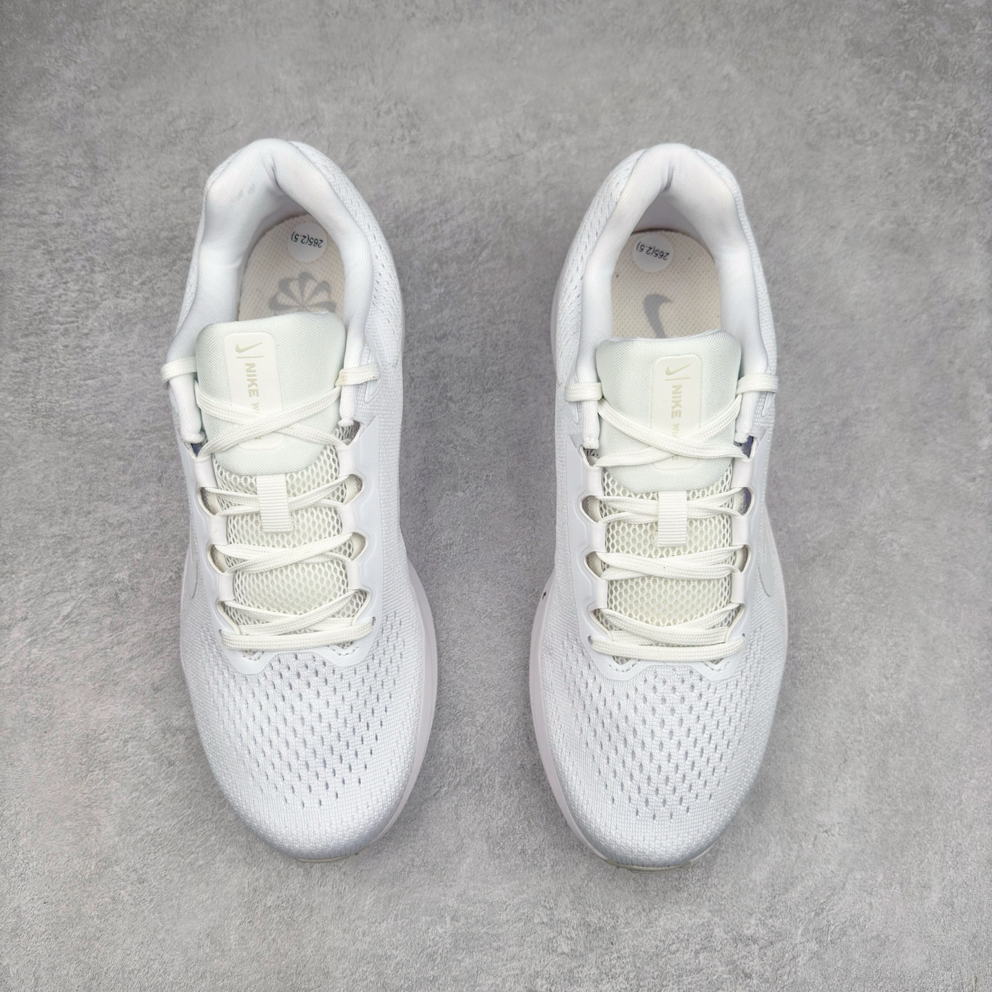 图片[2]-＃TG纯原 NK Winflo 11 舒适轻便低帮休闲跑步鞋 独家渠道 市面未流通批次 奥莱直播间499 599一样的东西 碾压市面现存所有版本 公司一样的东西 超值回馈 帮你省钱 拥有 Zoom Air 一如既往的稳定感和流畅感 鞋面采用工程网眼设计 为特定高热区域营造出色透气性 进一步增加鞋面的穿孔数量 让足部能够快速散热 中足搭配 Flywire 飞线 在高速运动时营造舒适稳定的贴合感 内置Zoon气垫加持 动力十足 尺码：36 36.5 37.5 38 38.5 39 40 40.5 41 42 42.5 43 44 44.5 45-选品中心