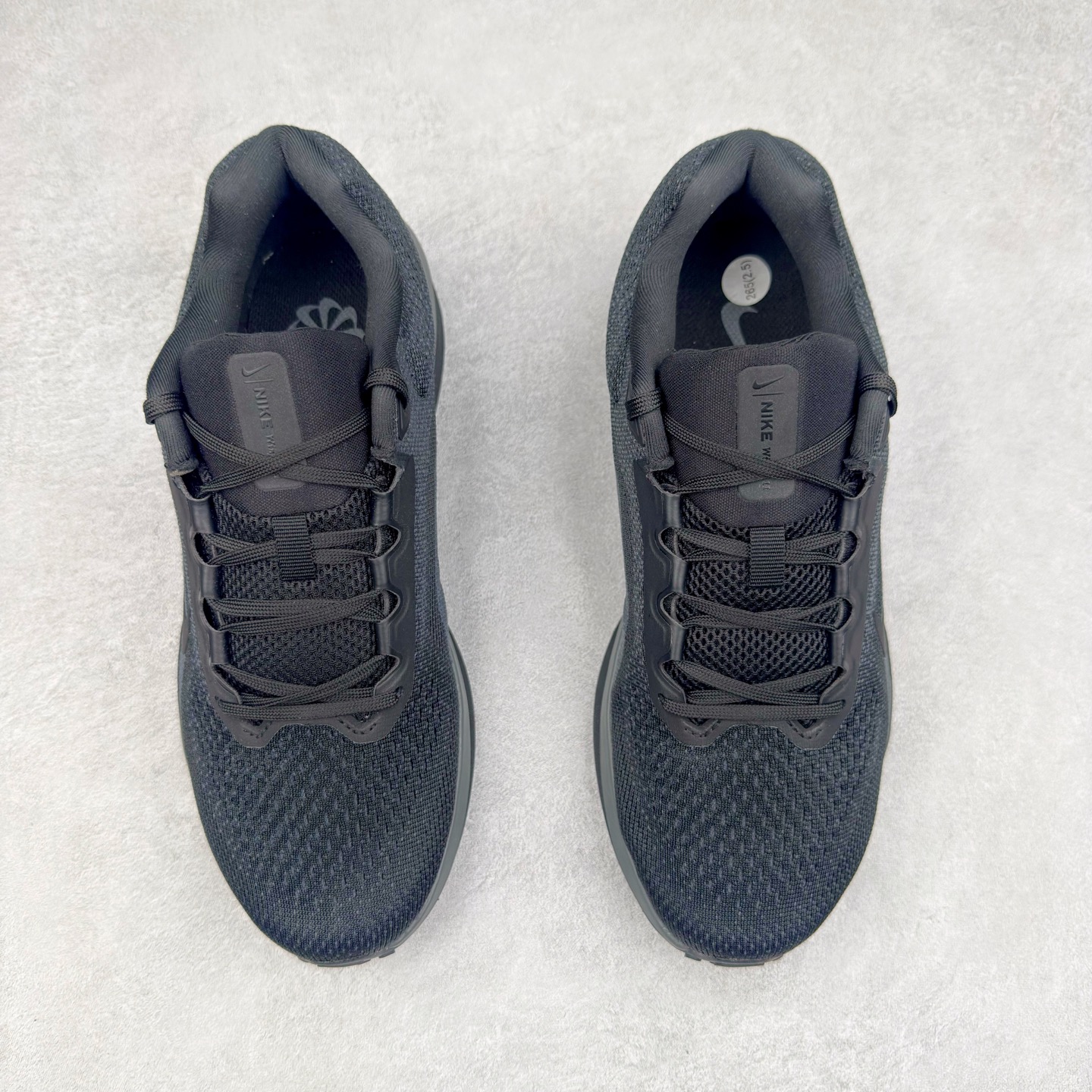 图片[2]-＃TG纯原 NK Winflo 11 舒适轻便低帮休闲跑步鞋 独家渠道 市面未流通批次 奥莱直播间499 599一样的东西 碾压市面现存所有版本 公司一样的东西 超值回馈 帮你省钱 拥有 Zoom Air 一如既往的稳定感和流畅感 鞋面采用工程网眼设计 为特定高热区域营造出色透气性 进一步增加鞋面的穿孔数量 让足部能够快速散热 中足搭配 Flywire 飞线 在高速运动时营造舒适稳定的贴合感 内置Zoon气垫加持 动力十足 尺码：36 36.5 37.5 38 38.5 39 40 40.5 41 42 42.5 43 44 44.5 45-选品中心