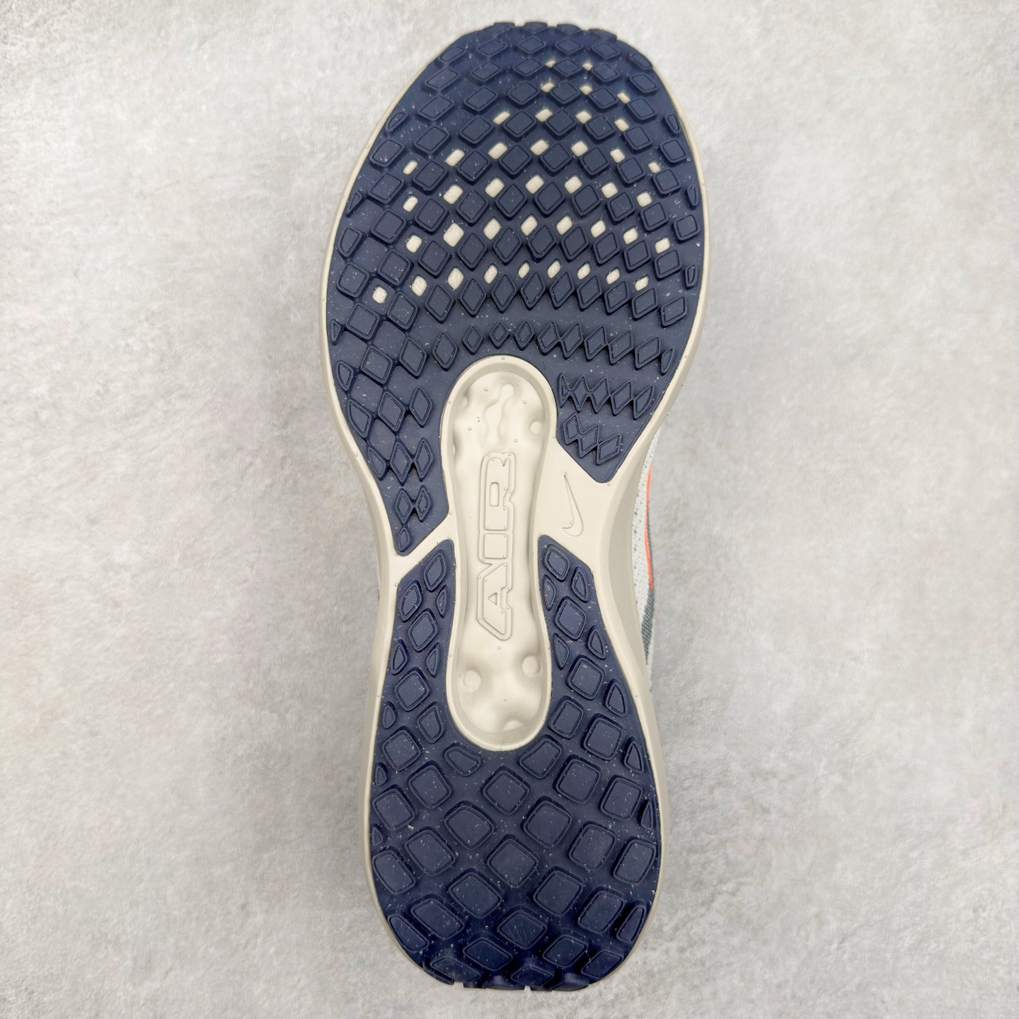 图片[9]-＃TG纯原 NK Winflo 11 舒适轻便低帮休闲跑步鞋 独家渠道 市面未流通批次 奥莱直播间499 599一样的东西 碾压市面现存所有版本 公司一样的东西 超值回馈 帮你省钱 拥有 Zoom Air 一如既往的稳定感和流畅感 鞋面采用工程网眼设计 为特定高热区域营造出色透气性 进一步增加鞋面的穿孔数量 让足部能够快速散热 中足搭配 Flywire 飞线 在高速运动时营造舒适稳定的贴合感 内置Zoon气垫加持 动力十足 尺码：36 36.5 37.5 38 38.5 39 40 40.5 41 42 42.5 43 44 44.5 45-选品中心