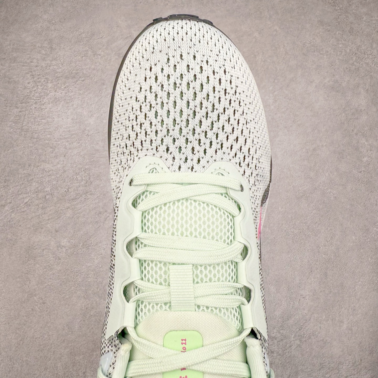 图片[4]-＃TG纯原 NK Winflo 11 舒适轻便低帮休闲跑步鞋 独家渠道 市面未流通批次 奥莱直播间499 599一样的东西 碾压市面现存所有版本 公司一样的东西 超值回馈 帮你省钱 拥有 Zoom Air 一如既往的稳定感和流畅感 鞋面采用工程网眼设计 为特定高热区域营造出色透气性 进一步增加鞋面的穿孔数量 让足部能够快速散热 中足搭配 Flywire 飞线 在高速运动时营造舒适稳定的贴合感 内置Zoon气垫加持 动力十足 尺码：36 36.5 37.5 38 38.5 39 40 40.5 41 42 42.5 43 44 44.5 45-选品中心