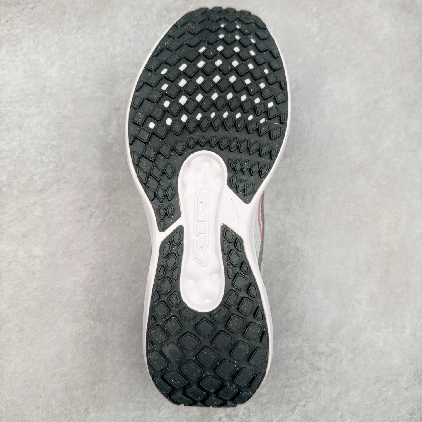 图片[9]-＃TG纯原 NK Winflo 11 舒适轻便低帮休闲跑步鞋 独家渠道 市面未流通批次 奥莱直播间499 599一样的东西 碾压市面现存所有版本 公司一样的东西 超值回馈 帮你省钱 拥有 Zoom Air 一如既往的稳定感和流畅感 鞋面采用工程网眼设计 为特定高热区域营造出色透气性 进一步增加鞋面的穿孔数量 让足部能够快速散热 中足搭配 Flywire 飞线 在高速运动时营造舒适稳定的贴合感 内置Zoon气垫加持 动力十足 尺码：36 36.5 37.5 38 38.5 39 40 40.5 41 42 42.5 43 44 44.5 45-选品中心