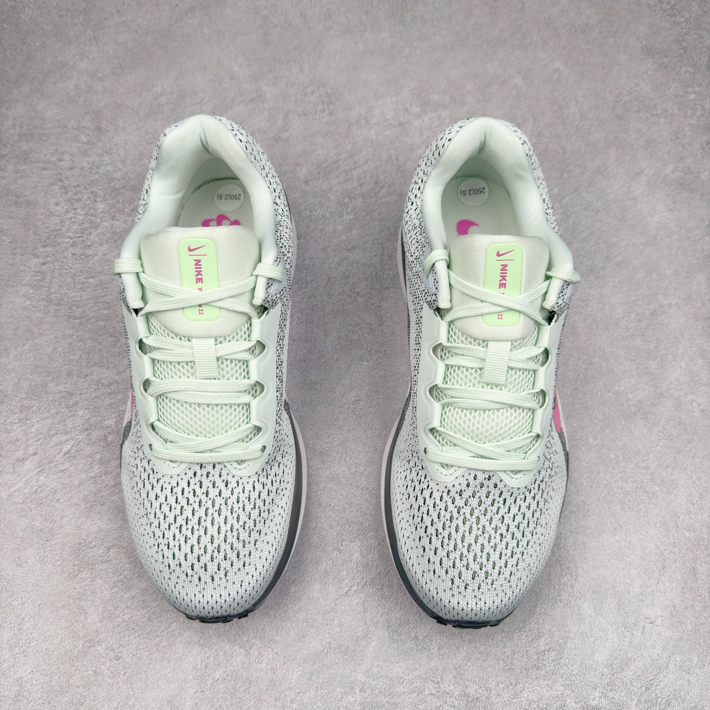 图片[2]-＃TG纯原 NK Winflo 11 舒适轻便低帮休闲跑步鞋 独家渠道 市面未流通批次 奥莱直播间499 599一样的东西 碾压市面现存所有版本 公司一样的东西 超值回馈 帮你省钱 拥有 Zoom Air 一如既往的稳定感和流畅感 鞋面采用工程网眼设计 为特定高热区域营造出色透气性 进一步增加鞋面的穿孔数量 让足部能够快速散热 中足搭配 Flywire 飞线 在高速运动时营造舒适稳定的贴合感 内置Zoon气垫加持 动力十足 尺码：36 36.5 37.5 38 38.5 39 40 40.5 41 42 42.5 43 44 44.5 45-选品中心