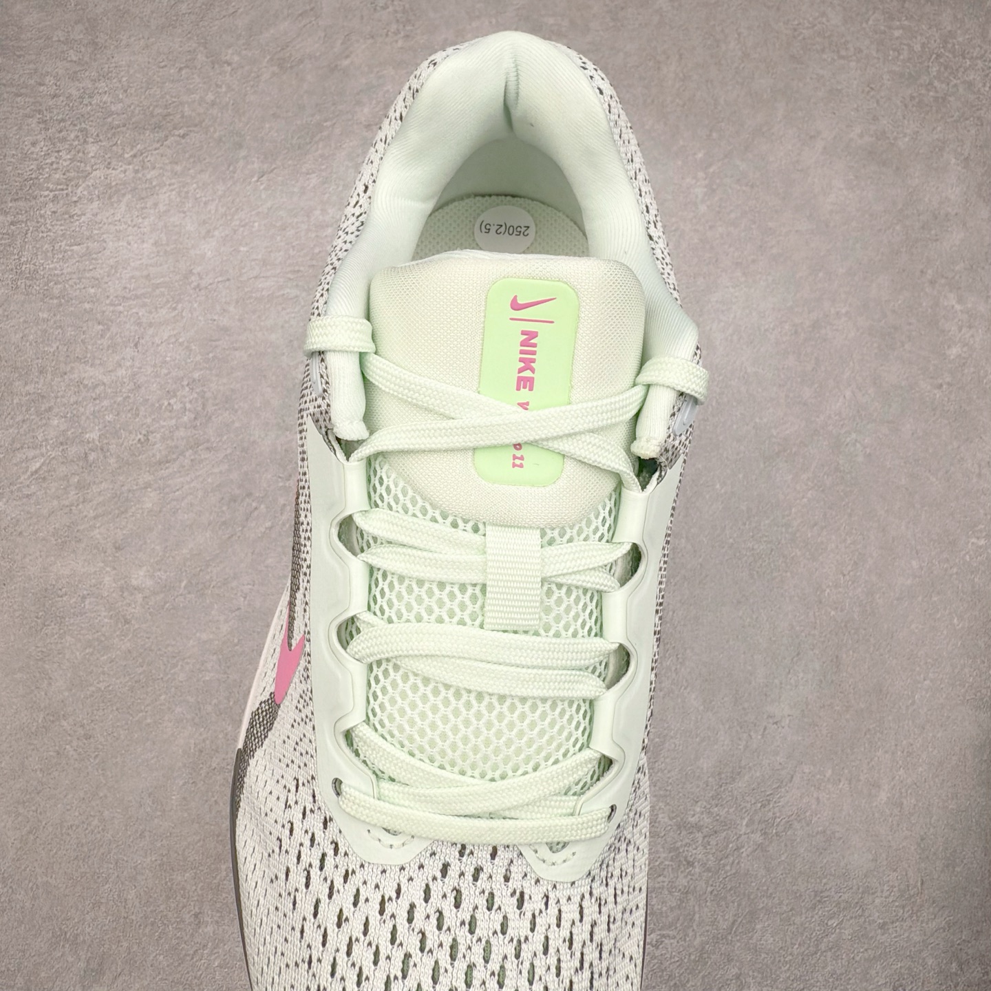 图片[5]-＃TG纯原 NK Winflo 11 舒适轻便低帮休闲跑步鞋 独家渠道 市面未流通批次 奥莱直播间499 599一样的东西 碾压市面现存所有版本 公司一样的东西 超值回馈 帮你省钱 拥有 Zoom Air 一如既往的稳定感和流畅感 鞋面采用工程网眼设计 为特定高热区域营造出色透气性 进一步增加鞋面的穿孔数量 让足部能够快速散热 中足搭配 Flywire 飞线 在高速运动时营造舒适稳定的贴合感 内置Zoon气垫加持 动力十足 尺码：36 36.5 37.5 38 38.5 39 40 40.5 41 42 42.5 43 44 44.5 45-选品中心