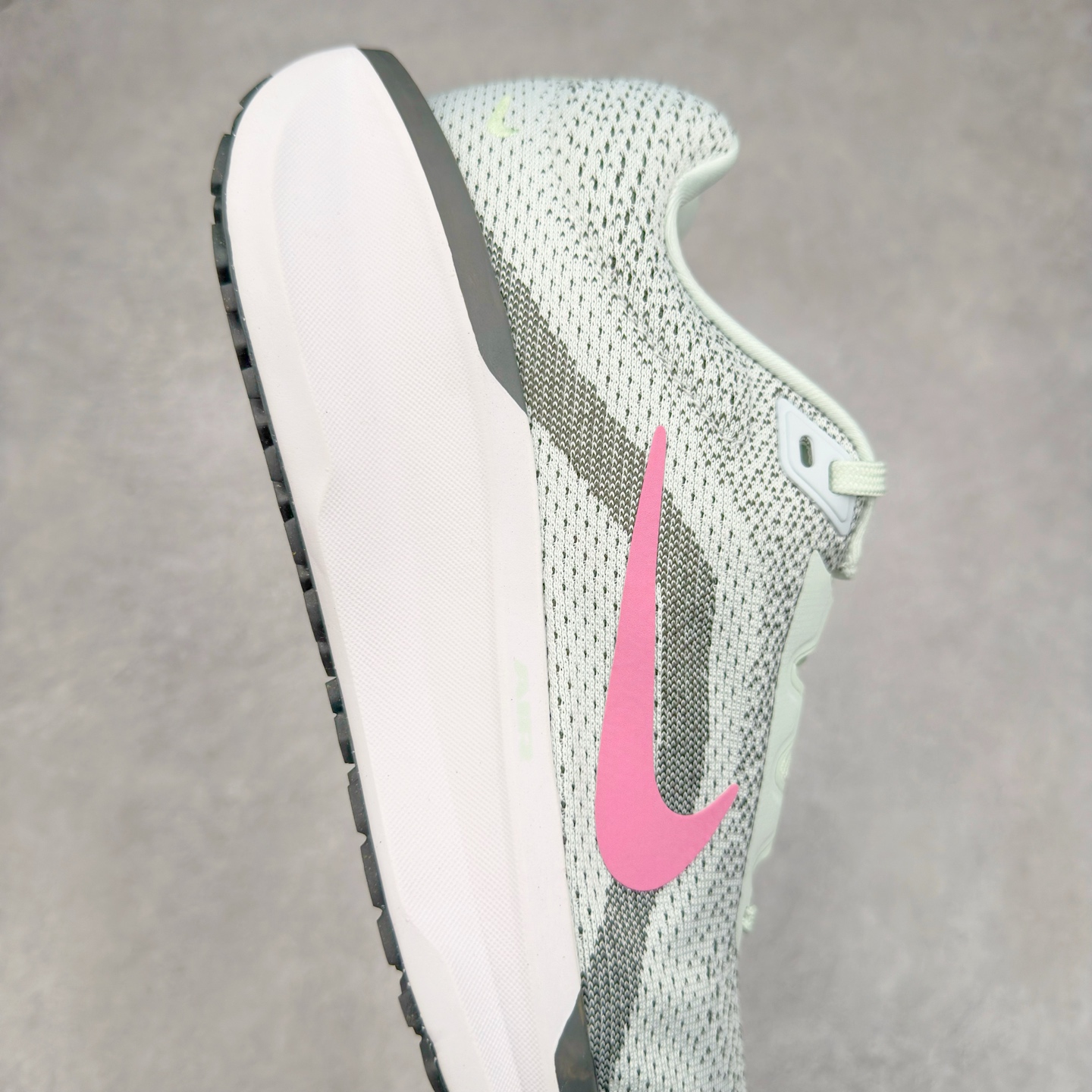 图片[6]-＃TG纯原 NK Winflo 11 舒适轻便低帮休闲跑步鞋 独家渠道 市面未流通批次 奥莱直播间499 599一样的东西 碾压市面现存所有版本 公司一样的东西 超值回馈 帮你省钱 拥有 Zoom Air 一如既往的稳定感和流畅感 鞋面采用工程网眼设计 为特定高热区域营造出色透气性 进一步增加鞋面的穿孔数量 让足部能够快速散热 中足搭配 Flywire 飞线 在高速运动时营造舒适稳定的贴合感 内置Zoon气垫加持 动力十足 尺码：36 36.5 37.5 38 38.5 39 40 40.5 41 42 42.5 43 44 44.5 45-选品中心