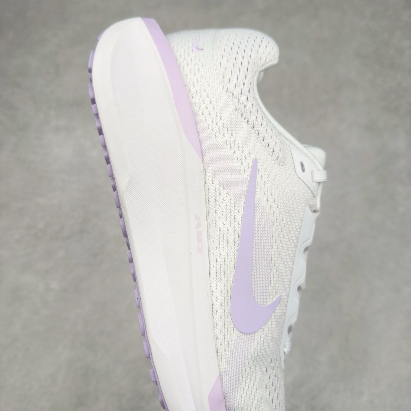 图片[6]-＃TG纯原 NK Winflo 11 舒适轻便低帮休闲跑步鞋 独家渠道 市面未流通批次 奥莱直播间499 599一样的东西 碾压市面现存所有版本 公司一样的东西 超值回馈 帮你省钱 拥有 Zoom Air 一如既往的稳定感和流畅感 鞋面采用工程网眼设计 为特定高热区域营造出色透气性 进一步增加鞋面的穿孔数量 让足部能够快速散热 中足搭配 Flywire 飞线 在高速运动时营造舒适稳定的贴合感 内置Zoon气垫加持 动力十足 尺码：36 36.5 37.5 38 38.5 39 40 40.5 41 42 42.5 43 44 44.5 45-选品中心