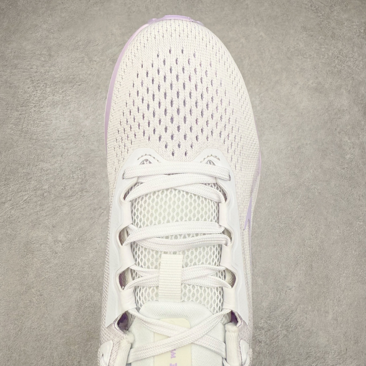 图片[4]-＃TG纯原 NK Winflo 11 舒适轻便低帮休闲跑步鞋 独家渠道 市面未流通批次 奥莱直播间499 599一样的东西 碾压市面现存所有版本 公司一样的东西 超值回馈 帮你省钱 拥有 Zoom Air 一如既往的稳定感和流畅感 鞋面采用工程网眼设计 为特定高热区域营造出色透气性 进一步增加鞋面的穿孔数量 让足部能够快速散热 中足搭配 Flywire 飞线 在高速运动时营造舒适稳定的贴合感 内置Zoon气垫加持 动力十足 尺码：36 36.5 37.5 38 38.5 39 40 40.5 41 42 42.5 43 44 44.5 45-选品中心