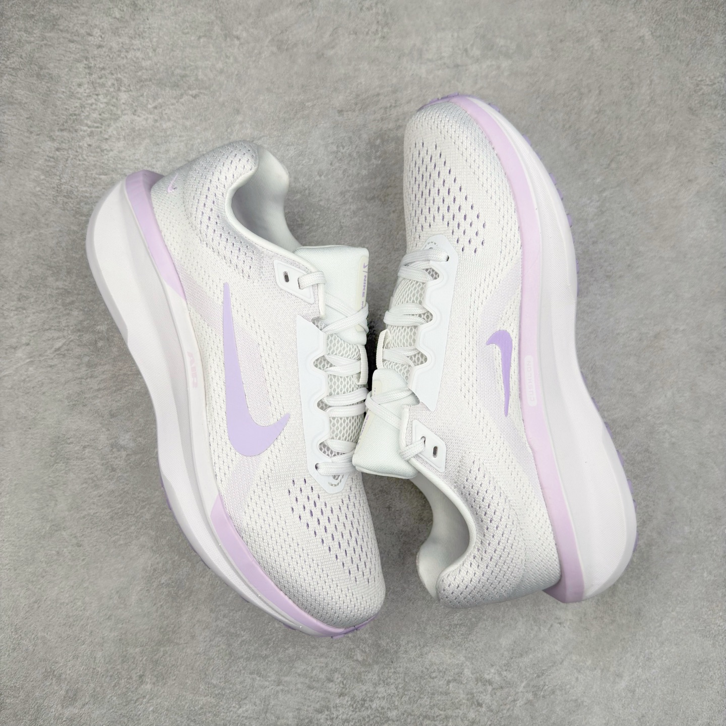 图片[3]-＃TG纯原 NK Winflo 11 舒适轻便低帮休闲跑步鞋 独家渠道 市面未流通批次 奥莱直播间499 599一样的东西 碾压市面现存所有版本 公司一样的东西 超值回馈 帮你省钱 拥有 Zoom Air 一如既往的稳定感和流畅感 鞋面采用工程网眼设计 为特定高热区域营造出色透气性 进一步增加鞋面的穿孔数量 让足部能够快速散热 中足搭配 Flywire 飞线 在高速运动时营造舒适稳定的贴合感 内置Zoon气垫加持 动力十足 尺码：36 36.5 37.5 38 38.5 39 40 40.5 41 42 42.5 43 44 44.5 45-选品中心