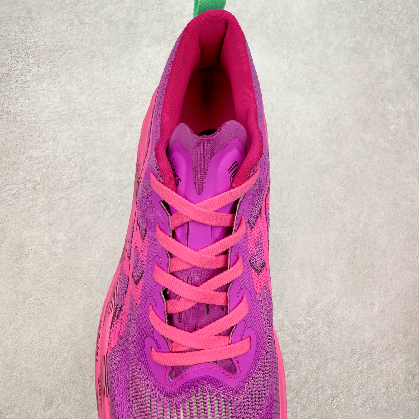 图片[5]-Asics Superblast 2 舒适百搭防滑耐磨低帮跑步鞋 ASICS（亚瑟士）是日本实业家鬼冢喜八郎创立的跑鞋运动品牌，名字想法源自著名的拉丁谚语“AnimaSana In Corpore Sano” ，意为“健全的精神寓于强健的体魄”。正如其名字的含义，ASICS亚瑟士一直坚信保持身体的健康与活力是打造健康快乐的生活方式的最佳途径。亚瑟士的跑鞋、篮球鞋等系列集专业与美貌于一身，拥有极高的热度。2016年，ASICS在“2016年日本最佳全球品牌”排行榜名列第17名。尺码：36 37.5 38 39 40 40.5 41.5 42 42.5 43.5 44 45-选品中心