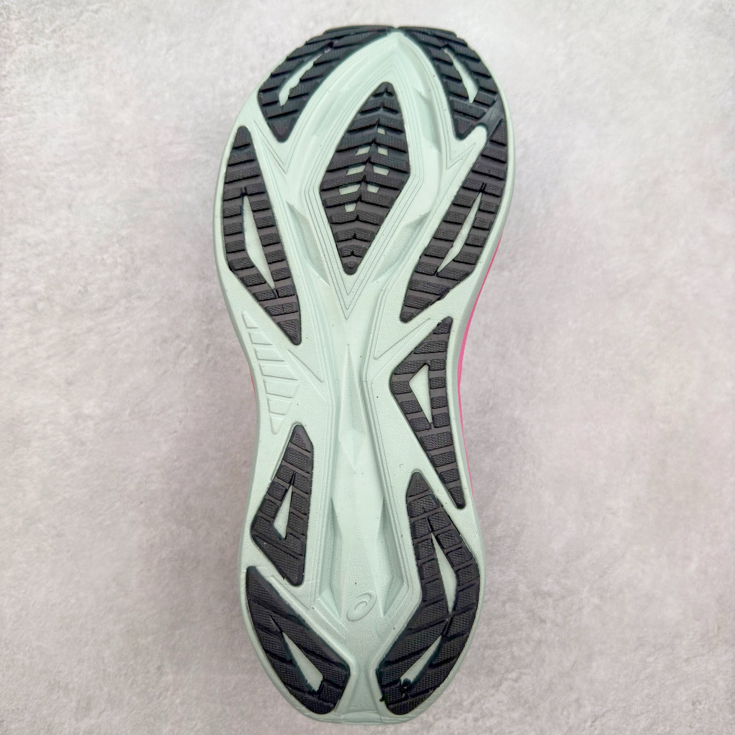 图片[9]-Asics Superblast 2 舒适百搭防滑耐磨低帮跑步鞋 ASICS（亚瑟士）是日本实业家鬼冢喜八郎创立的跑鞋运动品牌，名字想法源自著名的拉丁谚语“AnimaSana In Corpore Sano” ，意为“健全的精神寓于强健的体魄”。正如其名字的含义，ASICS亚瑟士一直坚信保持身体的健康与活力是打造健康快乐的生活方式的最佳途径。亚瑟士的跑鞋、篮球鞋等系列集专业与美貌于一身，拥有极高的热度。2016年，ASICS在“2016年日本最佳全球品牌”排行榜名列第17名。尺码：36 37.5 38 39 40 40.5 41.5 42 42.5 43.5 44 45-选品中心