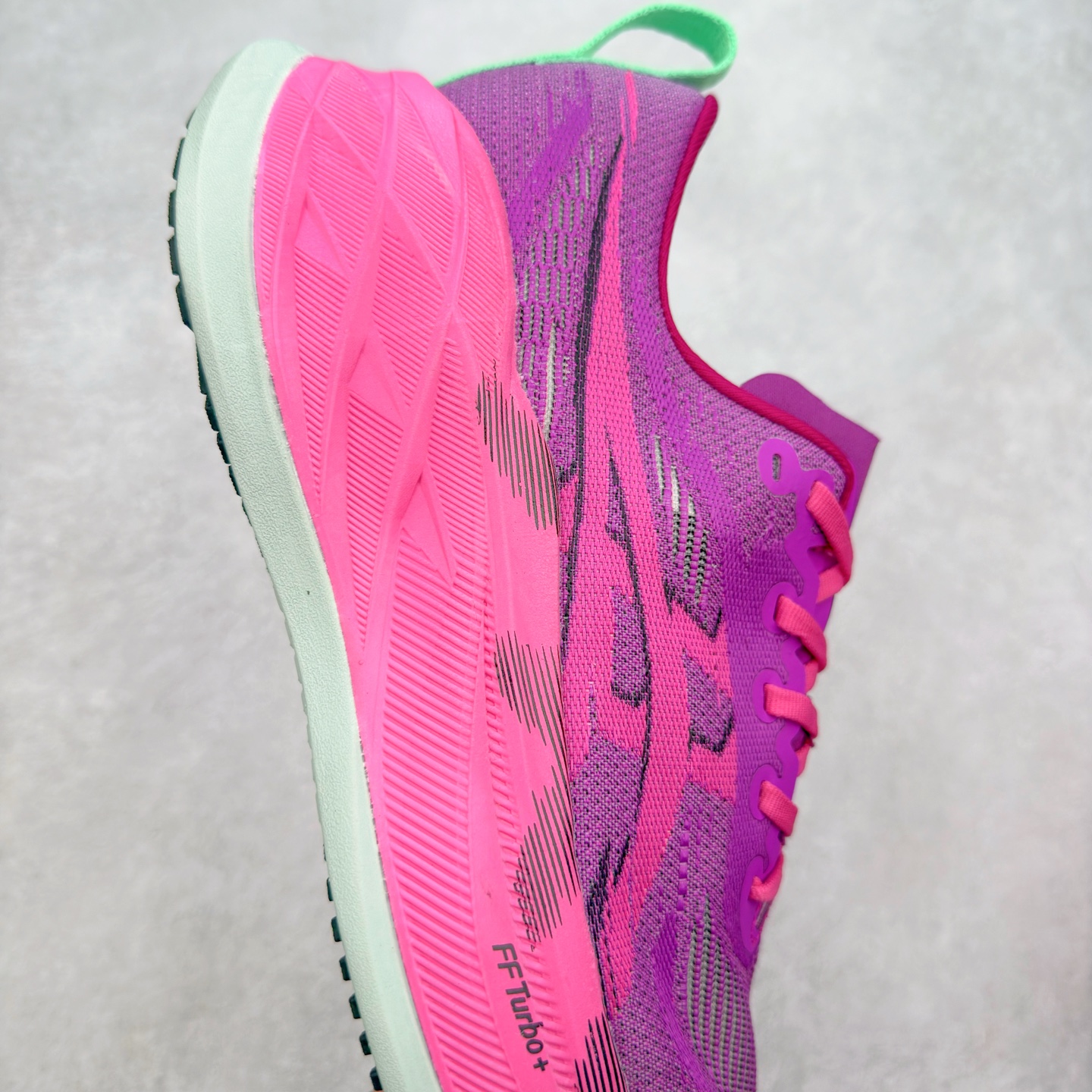 图片[6]-Asics Superblast 2 舒适百搭防滑耐磨低帮跑步鞋 ASICS（亚瑟士）是日本实业家鬼冢喜八郎创立的跑鞋运动品牌，名字想法源自著名的拉丁谚语“AnimaSana In Corpore Sano” ，意为“健全的精神寓于强健的体魄”。正如其名字的含义，ASICS亚瑟士一直坚信保持身体的健康与活力是打造健康快乐的生活方式的最佳途径。亚瑟士的跑鞋、篮球鞋等系列集专业与美貌于一身，拥有极高的热度。2016年，ASICS在“2016年日本最佳全球品牌”排行榜名列第17名。尺码：36 37.5 38 39 40 40.5 41.5 42 42.5 43.5 44 45-选品中心