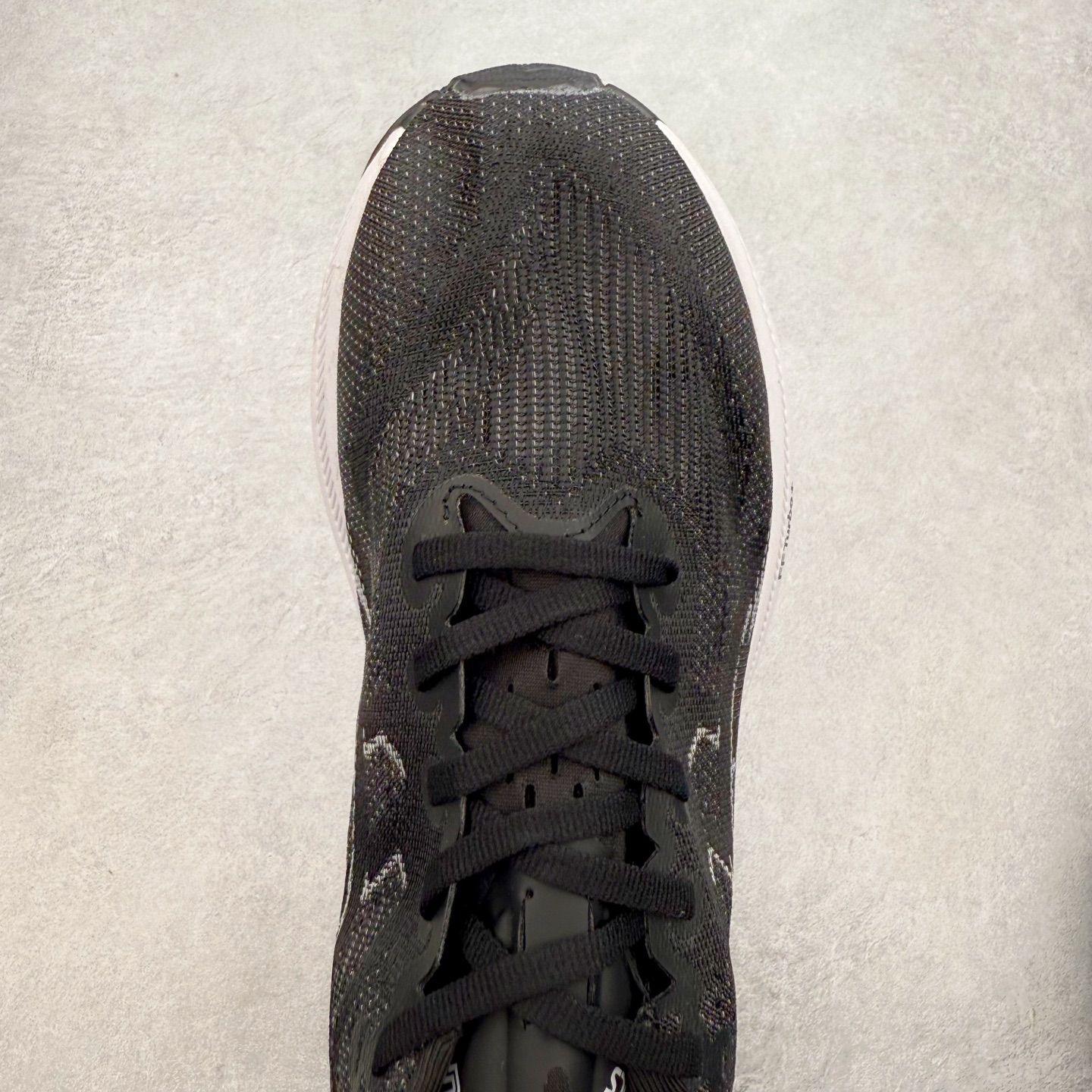 图片[4]-Asics Superblast 2 舒适百搭防滑耐磨低帮跑步鞋 ASICS（亚瑟士）是日本实业家鬼冢喜八郎创立的跑鞋运动品牌，名字想法源自著名的拉丁谚语“AnimaSana In Corpore Sano” ，意为“健全的精神寓于强健的体魄”。正如其名字的含义，ASICS亚瑟士一直坚信保持身体的健康与活力是打造健康快乐的生活方式的最佳途径。亚瑟士的跑鞋、篮球鞋等系列集专业与美貌于一身，拥有极高的热度。2016年，ASICS在“2016年日本最佳全球品牌”排行榜名列第17名。尺码：36 37.5 38 39 40 40.5 41.5 42 42.5 43.5 44 45-选品中心