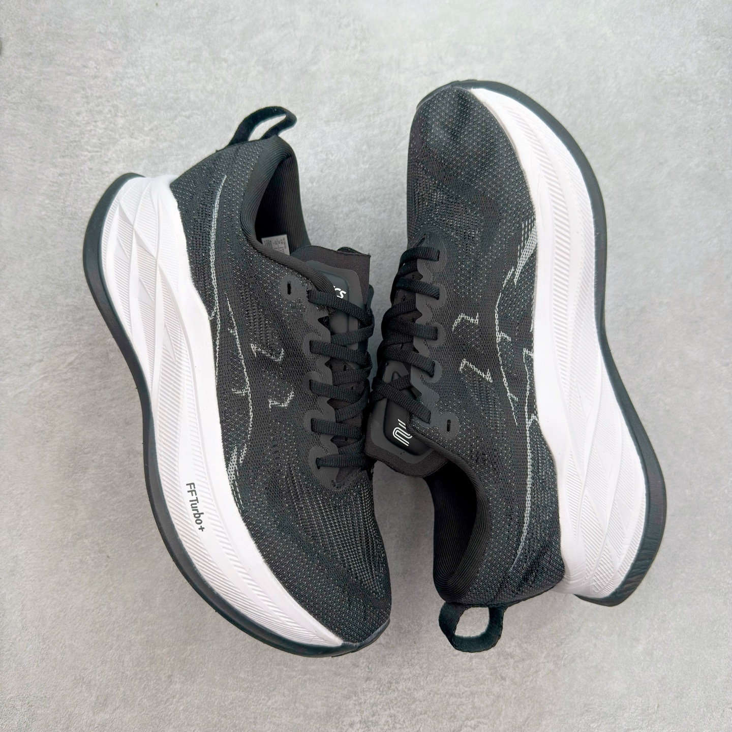 图片[3]-Asics Superblast 2 舒适百搭防滑耐磨低帮跑步鞋 ASICS（亚瑟士）是日本实业家鬼冢喜八郎创立的跑鞋运动品牌，名字想法源自著名的拉丁谚语“AnimaSana In Corpore Sano” ，意为“健全的精神寓于强健的体魄”。正如其名字的含义，ASICS亚瑟士一直坚信保持身体的健康与活力是打造健康快乐的生活方式的最佳途径。亚瑟士的跑鞋、篮球鞋等系列集专业与美貌于一身，拥有极高的热度。2016年，ASICS在“2016年日本最佳全球品牌”排行榜名列第17名。尺码：36 37.5 38 39 40 40.5 41.5 42 42.5 43.5 44 45-选品中心