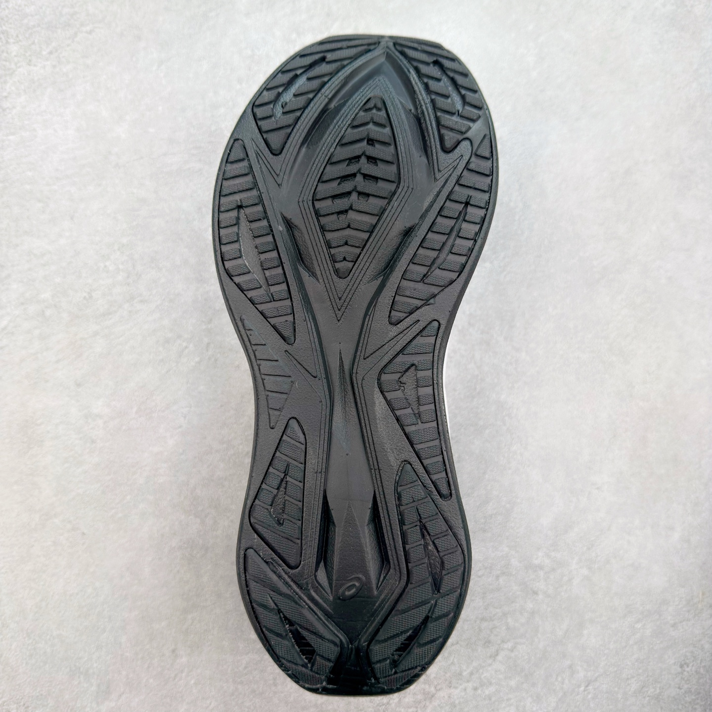 图片[9]-Asics Superblast 2 舒适百搭防滑耐磨低帮跑步鞋 ASICS（亚瑟士）是日本实业家鬼冢喜八郎创立的跑鞋运动品牌，名字想法源自著名的拉丁谚语“AnimaSana In Corpore Sano” ，意为“健全的精神寓于强健的体魄”。正如其名字的含义，ASICS亚瑟士一直坚信保持身体的健康与活力是打造健康快乐的生活方式的最佳途径。亚瑟士的跑鞋、篮球鞋等系列集专业与美貌于一身，拥有极高的热度。2016年，ASICS在“2016年日本最佳全球品牌”排行榜名列第17名。尺码：36 37.5 38 39 40 40.5 41.5 42 42.5 43.5 44 45-选品中心