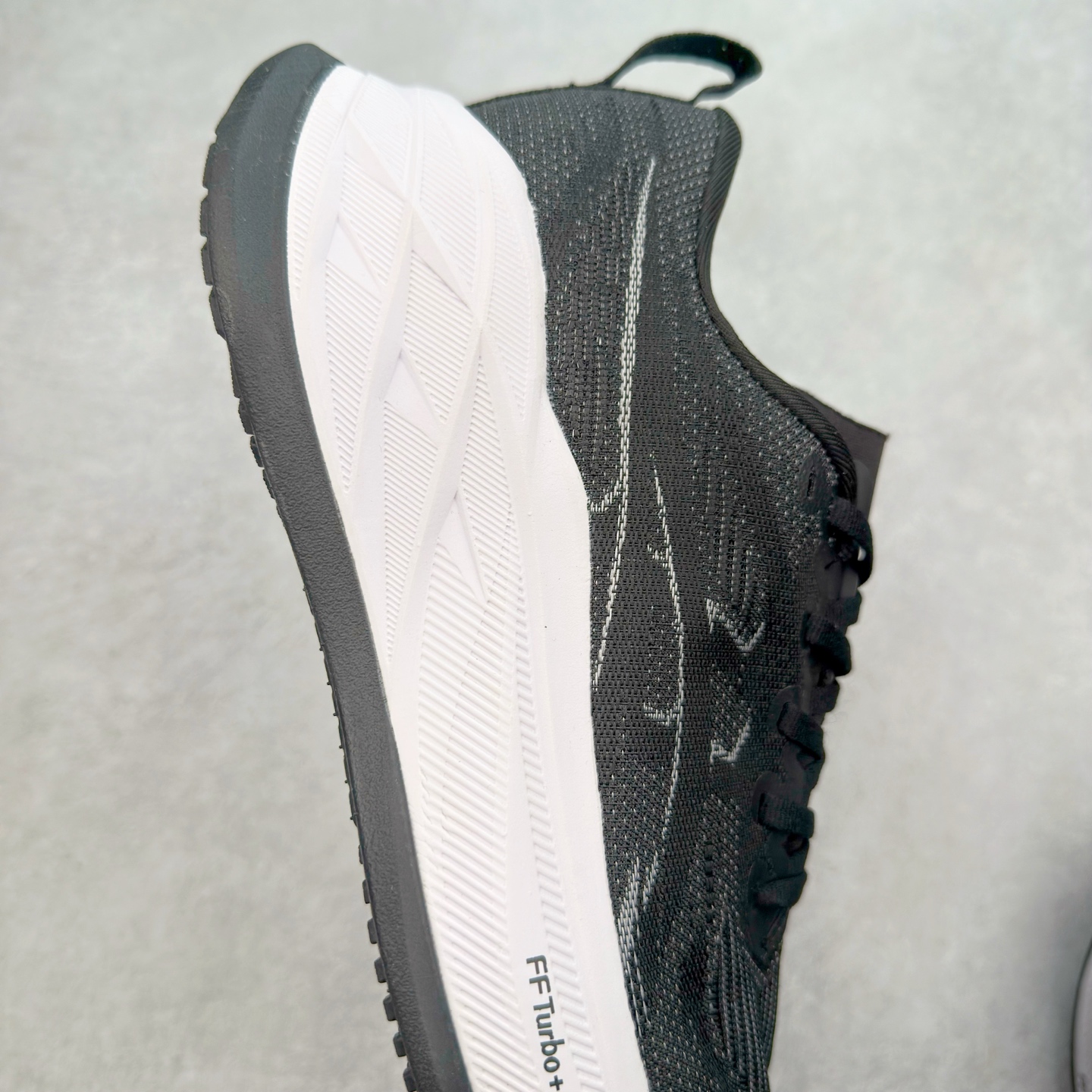 图片[6]-Asics Superblast 2 舒适百搭防滑耐磨低帮跑步鞋 ASICS（亚瑟士）是日本实业家鬼冢喜八郎创立的跑鞋运动品牌，名字想法源自著名的拉丁谚语“AnimaSana In Corpore Sano” ，意为“健全的精神寓于强健的体魄”。正如其名字的含义，ASICS亚瑟士一直坚信保持身体的健康与活力是打造健康快乐的生活方式的最佳途径。亚瑟士的跑鞋、篮球鞋等系列集专业与美貌于一身，拥有极高的热度。2016年，ASICS在“2016年日本最佳全球品牌”排行榜名列第17名。尺码：36 37.5 38 39 40 40.5 41.5 42 42.5 43.5 44 45-选品中心