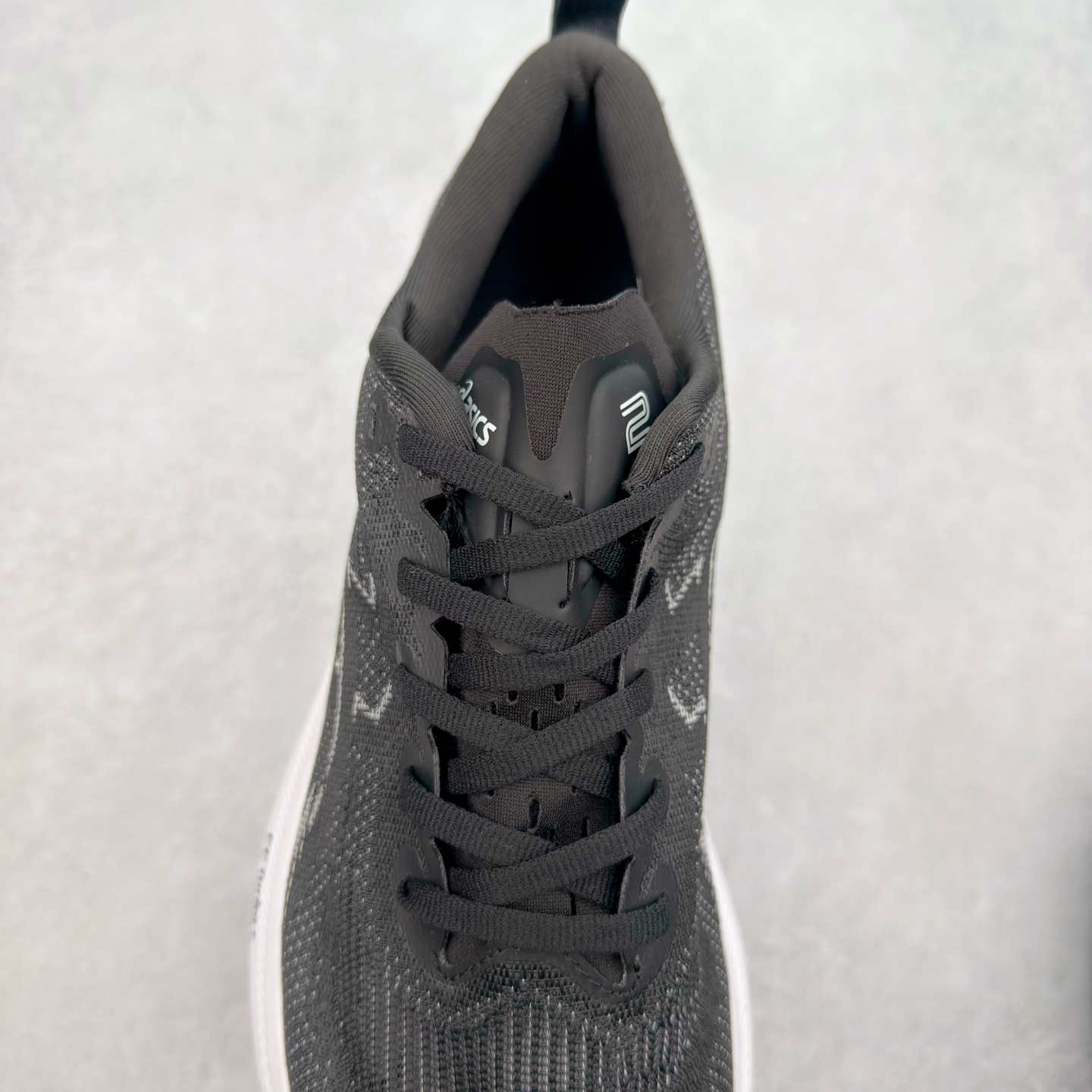 图片[5]-Asics Superblast 2 舒适百搭防滑耐磨低帮跑步鞋 ASICS（亚瑟士）是日本实业家鬼冢喜八郎创立的跑鞋运动品牌，名字想法源自著名的拉丁谚语“AnimaSana In Corpore Sano” ，意为“健全的精神寓于强健的体魄”。正如其名字的含义，ASICS亚瑟士一直坚信保持身体的健康与活力是打造健康快乐的生活方式的最佳途径。亚瑟士的跑鞋、篮球鞋等系列集专业与美貌于一身，拥有极高的热度。2016年，ASICS在“2016年日本最佳全球品牌”排行榜名列第17名。尺码：36 37.5 38 39 40 40.5 41.5 42 42.5 43.5 44 45-选品中心