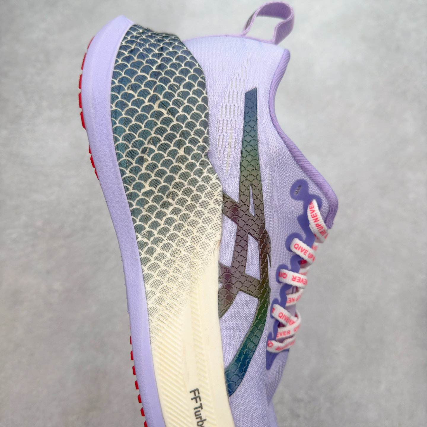 图片[6]-Asics Superblast 2 舒适百搭防滑耐磨低帮跑步鞋 ASICS（亚瑟士）是日本实业家鬼冢喜八郎创立的跑鞋运动品牌，名字想法源自著名的拉丁谚语“AnimaSana In Corpore Sano” ，意为“健全的精神寓于强健的体魄”。正如其名字的含义，ASICS亚瑟士一直坚信保持身体的健康与活力是打造健康快乐的生活方式的最佳途径。亚瑟士的跑鞋、篮球鞋等系列集专业与美貌于一身，拥有极高的热度。2016年，ASICS在“2016年日本最佳全球品牌”排行榜名列第17名。尺码：36 37.5 38 39 40 40.5 41.5 42 42.5 43.5 44 45-选品中心