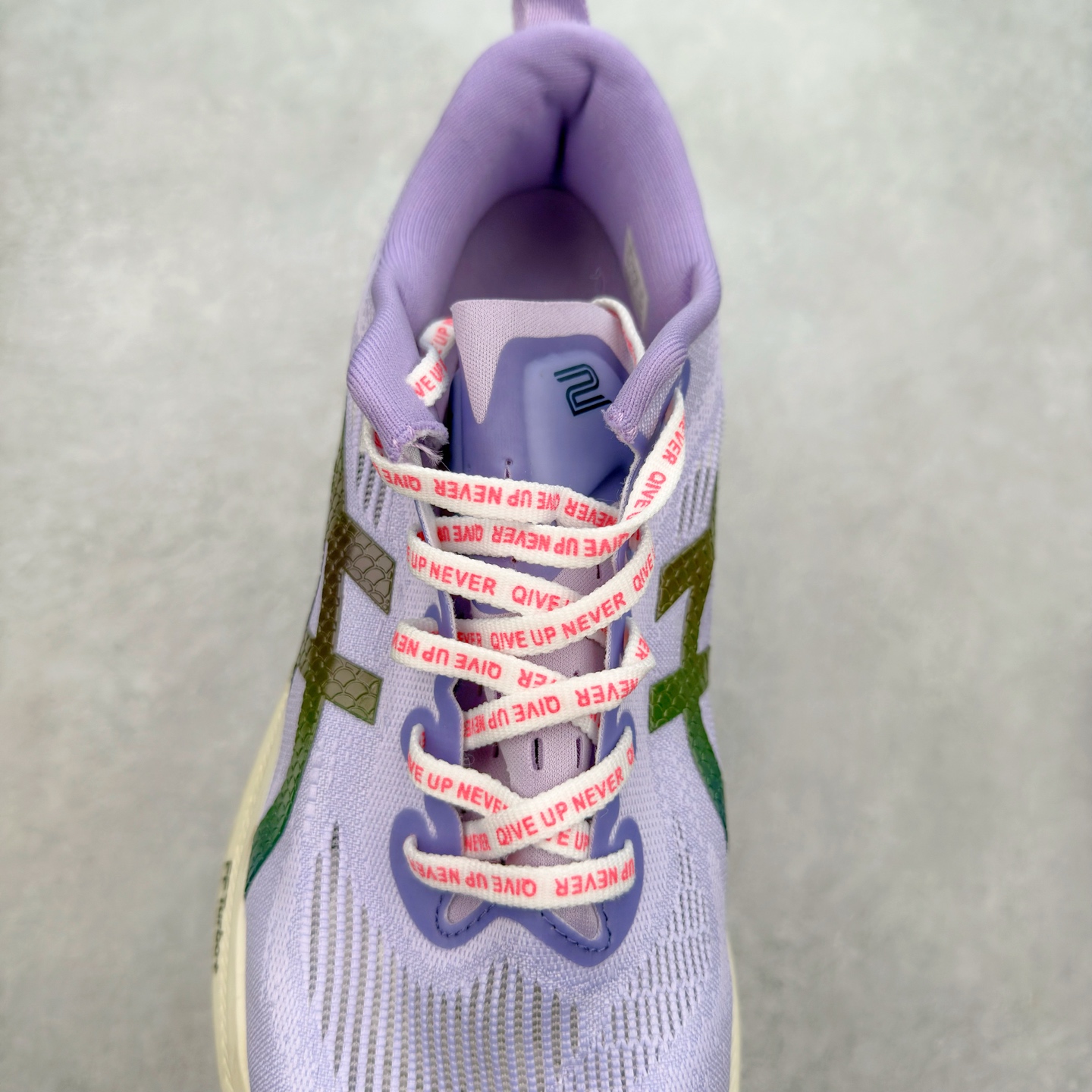 图片[5]-Asics Superblast 2 舒适百搭防滑耐磨低帮跑步鞋 ASICS（亚瑟士）是日本实业家鬼冢喜八郎创立的跑鞋运动品牌，名字想法源自著名的拉丁谚语“AnimaSana In Corpore Sano” ，意为“健全的精神寓于强健的体魄”。正如其名字的含义，ASICS亚瑟士一直坚信保持身体的健康与活力是打造健康快乐的生活方式的最佳途径。亚瑟士的跑鞋、篮球鞋等系列集专业与美貌于一身，拥有极高的热度。2016年，ASICS在“2016年日本最佳全球品牌”排行榜名列第17名。尺码：36 37.5 38 39 40 40.5 41.5 42 42.5 43.5 44 45-选品中心