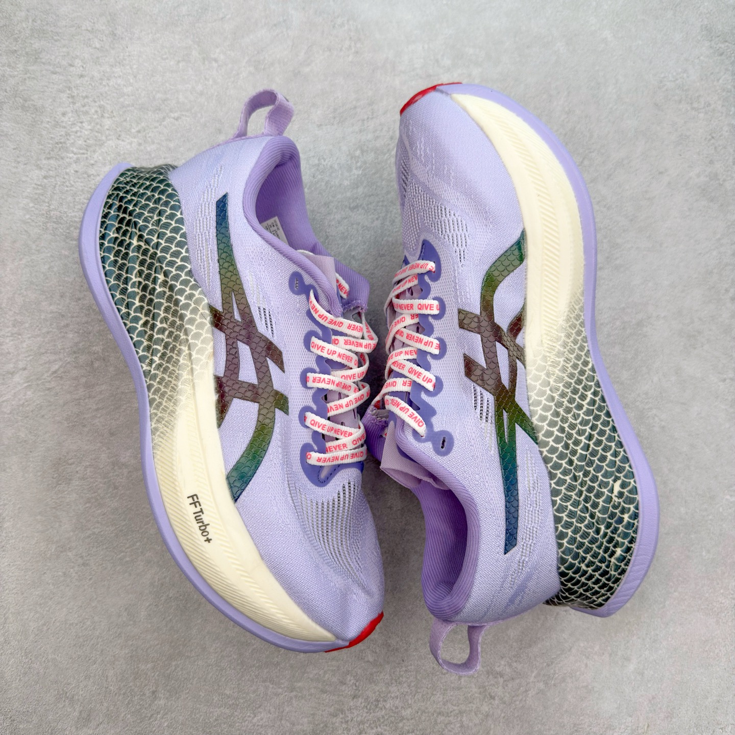 图片[3]-Asics Superblast 2 舒适百搭防滑耐磨低帮跑步鞋 ASICS（亚瑟士）是日本实业家鬼冢喜八郎创立的跑鞋运动品牌，名字想法源自著名的拉丁谚语“AnimaSana In Corpore Sano” ，意为“健全的精神寓于强健的体魄”。正如其名字的含义，ASICS亚瑟士一直坚信保持身体的健康与活力是打造健康快乐的生活方式的最佳途径。亚瑟士的跑鞋、篮球鞋等系列集专业与美貌于一身，拥有极高的热度。2016年，ASICS在“2016年日本最佳全球品牌”排行榜名列第17名。尺码：36 37.5 38 39 40 40.5 41.5 42 42.5 43.5 44 45-选品中心