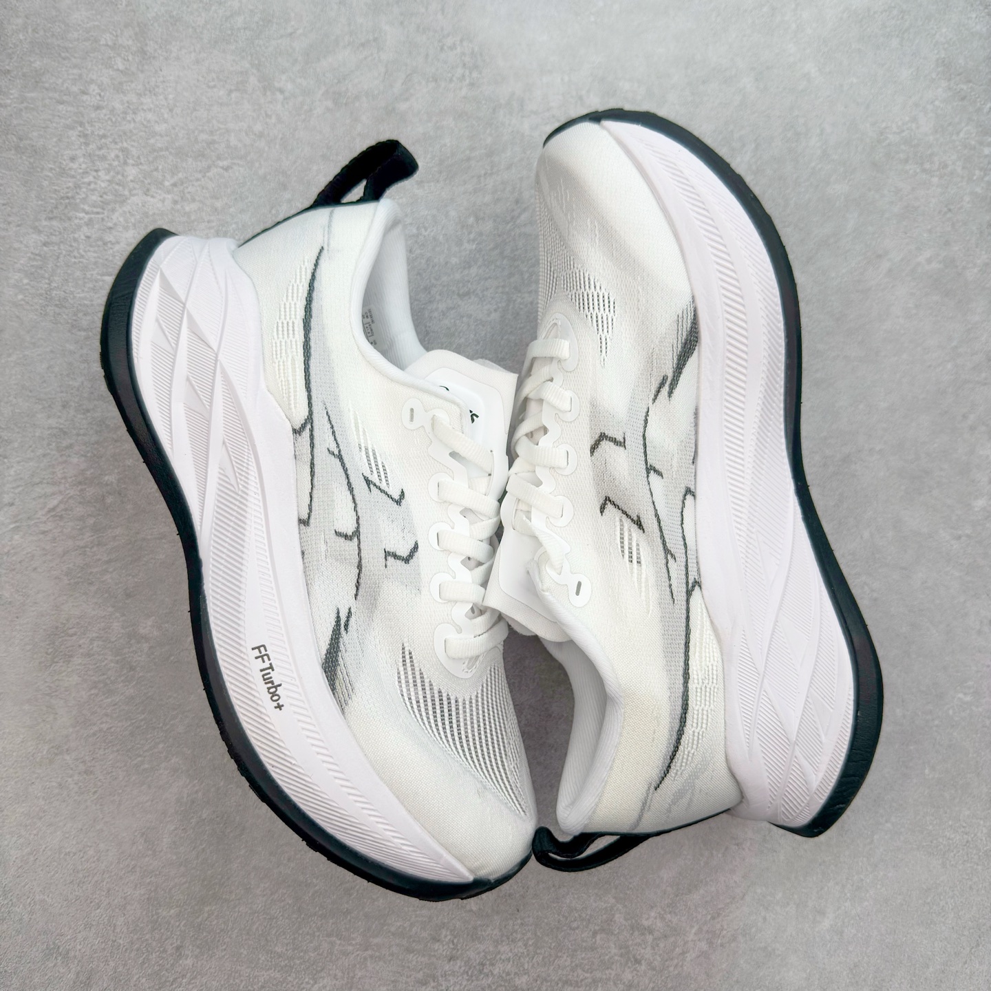 图片[3]-Asics Superblast 2 舒适百搭防滑耐磨低帮跑步鞋 ASICS（亚瑟士）是日本实业家鬼冢喜八郎创立的跑鞋运动品牌，名字想法源自著名的拉丁谚语“AnimaSana In Corpore Sano” ，意为“健全的精神寓于强健的体魄”。正如其名字的含义，ASICS亚瑟士一直坚信保持身体的健康与活力是打造健康快乐的生活方式的最佳途径。亚瑟士的跑鞋、篮球鞋等系列集专业与美貌于一身，拥有极高的热度。2016年，ASICS在“2016年日本最佳全球品牌”排行榜名列第17名。尺码：36 37.5 38 39 40 40.5 41.5 42 42.5 43.5 44 45-选品中心