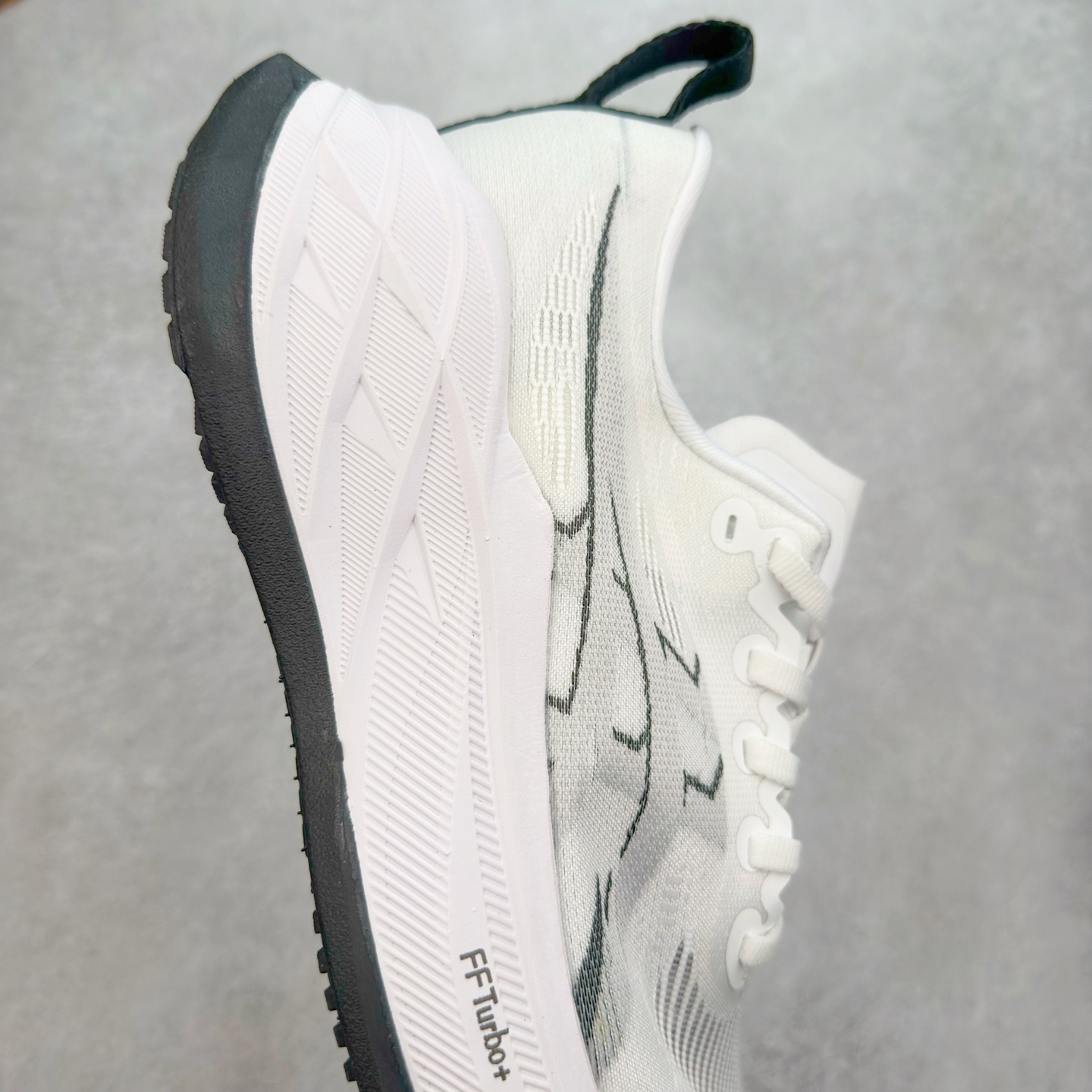 图片[6]-Asics Superblast 2 舒适百搭防滑耐磨低帮跑步鞋 ASICS（亚瑟士）是日本实业家鬼冢喜八郎创立的跑鞋运动品牌，名字想法源自著名的拉丁谚语“AnimaSana In Corpore Sano” ，意为“健全的精神寓于强健的体魄”。正如其名字的含义，ASICS亚瑟士一直坚信保持身体的健康与活力是打造健康快乐的生活方式的最佳途径。亚瑟士的跑鞋、篮球鞋等系列集专业与美貌于一身，拥有极高的热度。2016年，ASICS在“2016年日本最佳全球品牌”排行榜名列第17名。尺码：36 37.5 38 39 40 40.5 41.5 42 42.5 43.5 44 45-选品中心