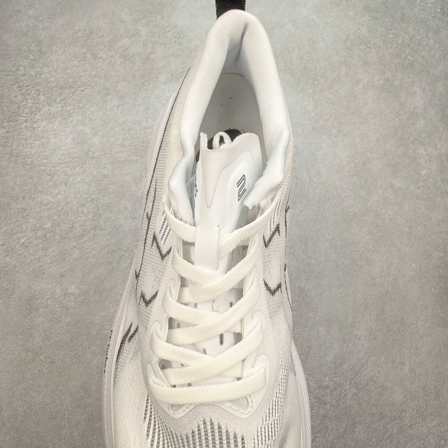 图片[5]-Asics Superblast 2 舒适百搭防滑耐磨低帮跑步鞋 ASICS（亚瑟士）是日本实业家鬼冢喜八郎创立的跑鞋运动品牌，名字想法源自著名的拉丁谚语“AnimaSana In Corpore Sano” ，意为“健全的精神寓于强健的体魄”。正如其名字的含义，ASICS亚瑟士一直坚信保持身体的健康与活力是打造健康快乐的生活方式的最佳途径。亚瑟士的跑鞋、篮球鞋等系列集专业与美貌于一身，拥有极高的热度。2016年，ASICS在“2016年日本最佳全球品牌”排行榜名列第17名。尺码：36 37.5 38 39 40 40.5 41.5 42 42.5 43.5 44 45-选品中心