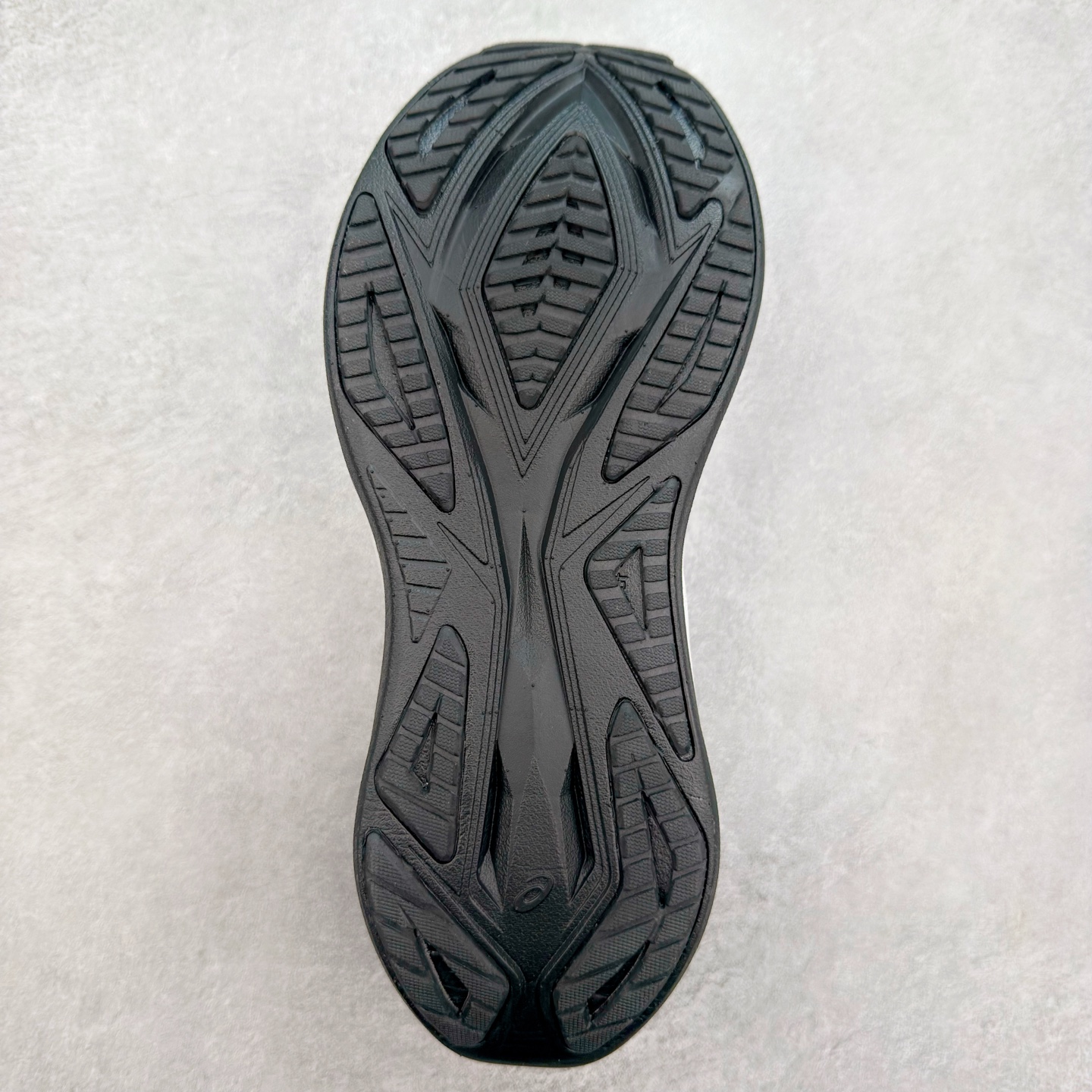 图片[9]-Asics Superblast 2 舒适百搭防滑耐磨低帮跑步鞋 ASICS（亚瑟士）是日本实业家鬼冢喜八郎创立的跑鞋运动品牌，名字想法源自著名的拉丁谚语“AnimaSana In Corpore Sano” ，意为“健全的精神寓于强健的体魄”。正如其名字的含义，ASICS亚瑟士一直坚信保持身体的健康与活力是打造健康快乐的生活方式的最佳途径。亚瑟士的跑鞋、篮球鞋等系列集专业与美貌于一身，拥有极高的热度。2016年，ASICS在“2016年日本最佳全球品牌”排行榜名列第17名。尺码：36 37.5 38 39 40 40.5 41.5 42 42.5 43.5 44 45-选品中心