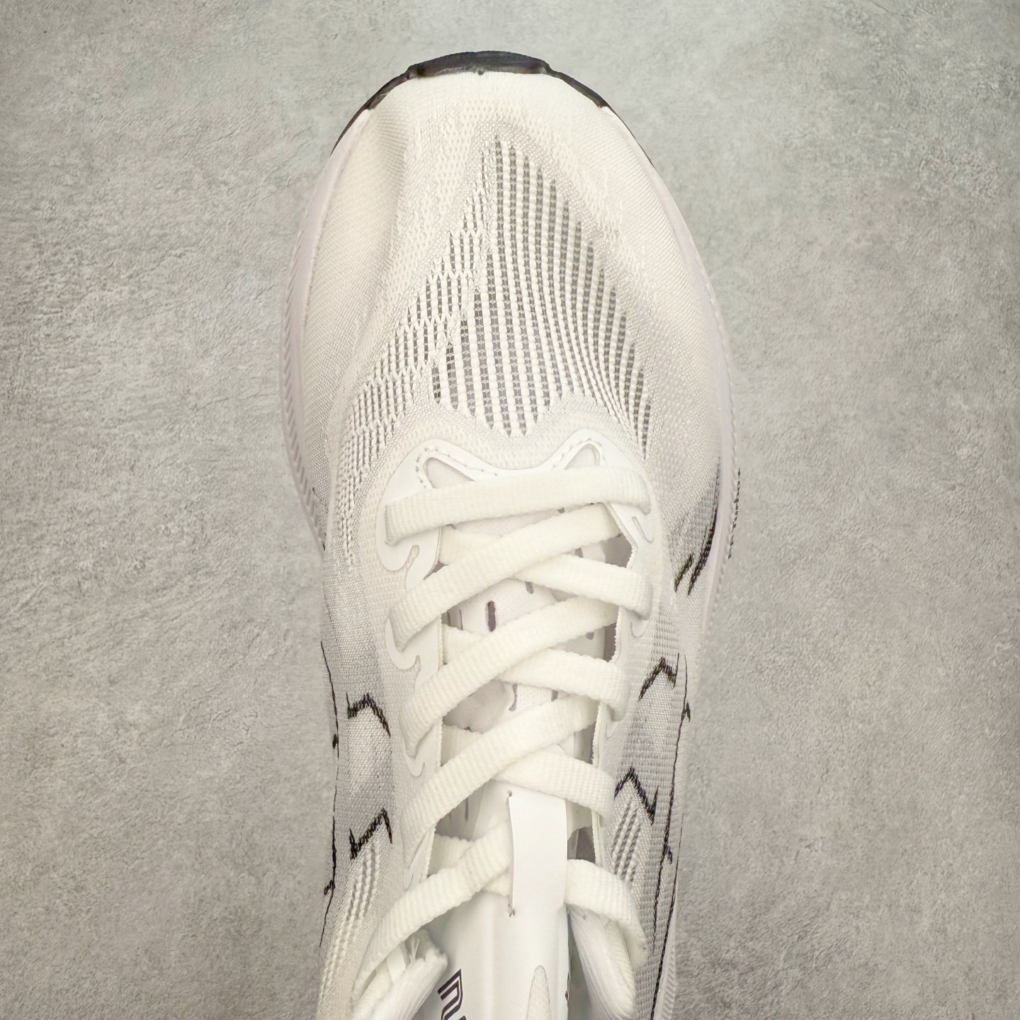 图片[4]-Asics Superblast 2 舒适百搭防滑耐磨低帮跑步鞋 ASICS（亚瑟士）是日本实业家鬼冢喜八郎创立的跑鞋运动品牌，名字想法源自著名的拉丁谚语“AnimaSana In Corpore Sano” ，意为“健全的精神寓于强健的体魄”。正如其名字的含义，ASICS亚瑟士一直坚信保持身体的健康与活力是打造健康快乐的生活方式的最佳途径。亚瑟士的跑鞋、篮球鞋等系列集专业与美貌于一身，拥有极高的热度。2016年，ASICS在“2016年日本最佳全球品牌”排行榜名列第17名。尺码：36 37.5 38 39 40 40.5 41.5 42 42.5 43.5 44 45-选品中心