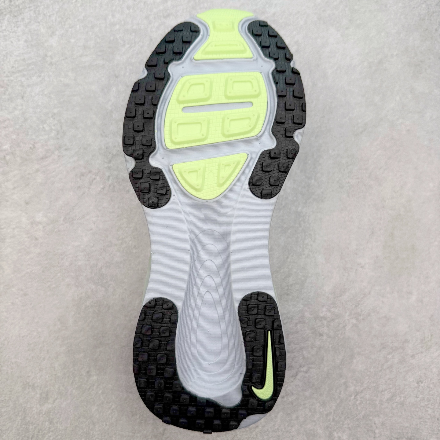 图片[9]-＃纯原福利 NK Air Zoom Vomero 18 轻便舒适公路跑步鞋 HM6803-001 质感柔软 弹力充沛 助力一路畅跑 乐享不停 厚实泡绵缔造舒适的回弹效果 铸就出色跑步表现 该鞋款轻盈透气 带你步入舒适新境界 疾速刺激感和非凡舒适脚感交织 定能让跑者在迈步间找到渴望已久的跑步乐趣 自如掌控跑步节奏、配速和里程 足底缓震配置赋予双足柔软舒适感受 助你一路畅跑 缓震设计 在双足触地时有助提供舒适脚感 搭载性能出众的 ZoomX 和 Cushlon 泡绵 营造柔软舒适脚感 助你稳稳迈步 基于跑者反馈 简化中底设计 带来出色舒适感 尺码：36 36.5 37.5 38 38.5 39 40 40.5 41 42 42.5 43 44 44.5 45-选品中心