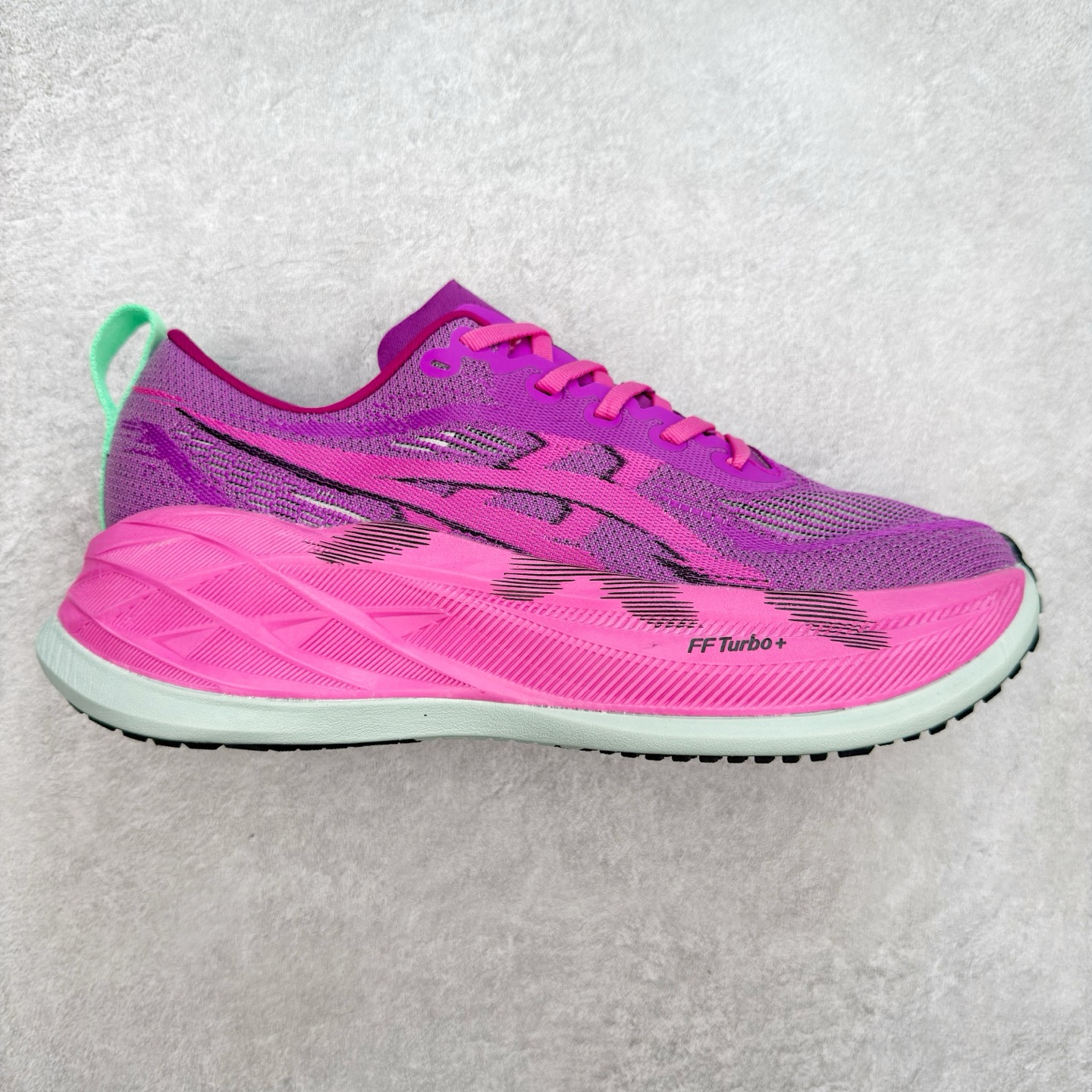 图片[11]-Asics Superblast 2 舒适百搭防滑耐磨低帮跑步鞋 ASICS（亚瑟士）是日本实业家鬼冢喜八郎创立的跑鞋运动品牌，名字想法源自著名的拉丁谚语“AnimaSana In Corpore Sano” ，意为“健全的精神寓于强健的体魄”。正如其名字的含义，ASICS亚瑟士一直坚信保持身体的健康与活力是打造健康快乐的生活方式的最佳途径。亚瑟士的跑鞋、篮球鞋等系列集专业与美貌于一身，拥有极高的热度。2016年，ASICS在“2016年日本最佳全球品牌”排行榜名列第17名。尺码：36 37.5 38 39 40 40.5 41.5 42 42.5 43.5 44 45-选品中心