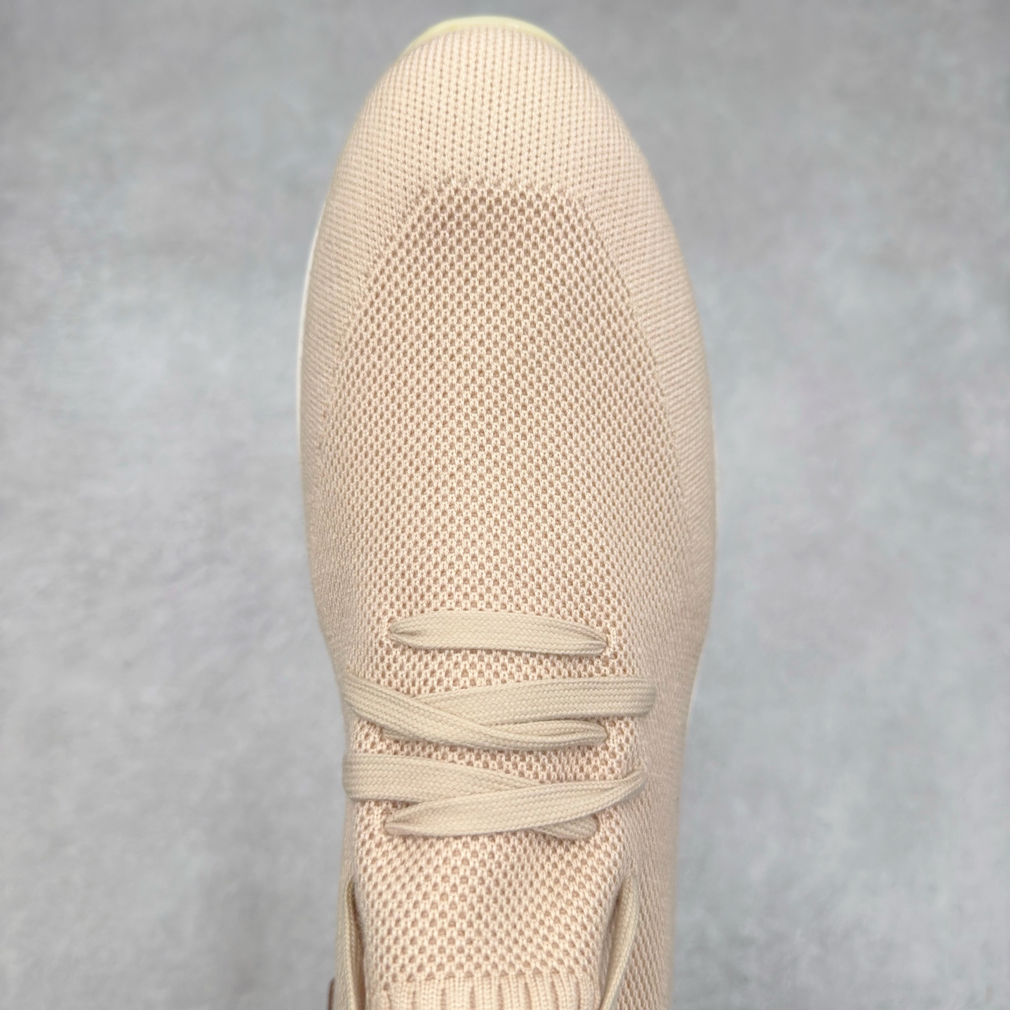 图片[4]-Loro Piana 袜子鞋 低调奢华，步履从容！现火爆小红书 FB各大社媒 Loro Piana 顶级皮革以自然纹理诠释质感，柔软耐磨，随穿着时间愈发温润。 经典设计，细节见匠心，圆头系带厚底复古与现代交融，舒适支撑，拉长腿部线条。 轻松搭配西装、休闲裤，无缝切换商务与生活场景。 缓震厚底设计 减轻足部压力 内衬透气材质 全天候保持干爽 黑色经典 永恒格调 深邃黑色适配一切场合 从日常通勤到周末漫游，低调中彰显全套包装 带有原版原珠（可补充品牌标志性工艺或环保理念，如“采用Loro Piana专利鞣制技术，环保无铬鞣革”） 尺码：39 40 41 42 43 44 45 46-选品中心