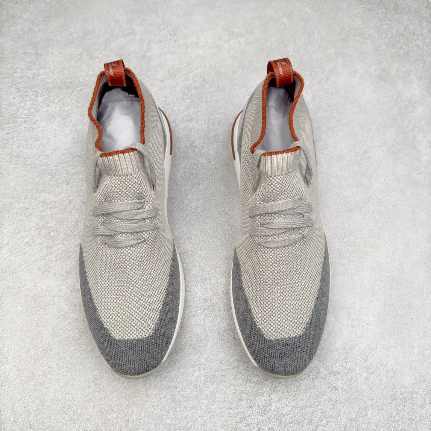 图片[2]-Loro Piana 袜子鞋 低调奢华，步履从容！现火爆小红书 FB各大社媒 Loro Piana 顶级皮革以自然纹理诠释质感，柔软耐磨，随穿着时间愈发温润。 经典设计，细节见匠心，圆头系带厚底复古与现代交融，舒适支撑，拉长腿部线条。 轻松搭配西装、休闲裤，无缝切换商务与生活场景。 缓震厚底设计 减轻足部压力 内衬透气材质 全天候保持干爽 黑色经典 永恒格调 深邃黑色适配一切场合 从日常通勤到周末漫游，低调中彰显全套包装 带有原版原珠（可补充品牌标志性工艺或环保理念，如“采用Loro Piana专利鞣制技术，环保无铬鞣革”） 尺码：39 40 41 42 43 44 45 46-选品中心