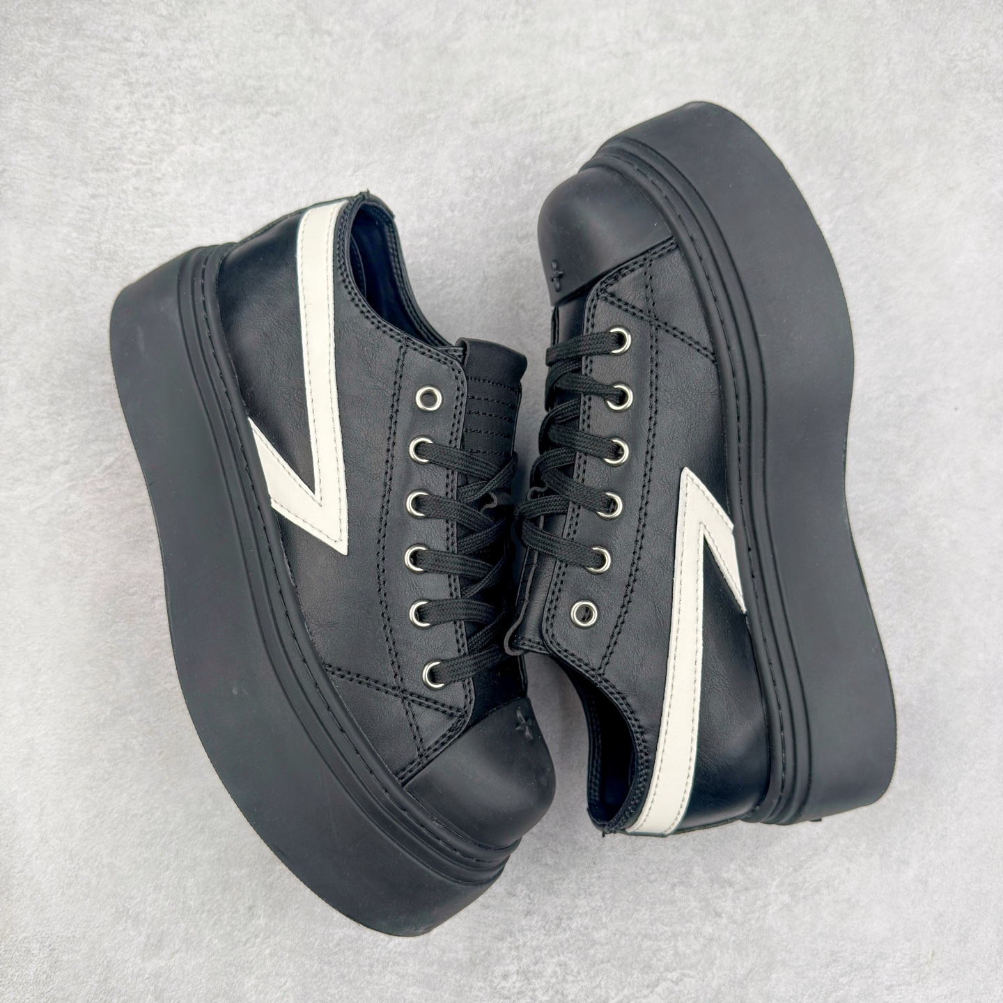 图片[3]-小红书穿搭爆款 国潮当红设计师品牌SMFK Garden Vintage Skate Low 花园系列低帮复古厚底十字花帆布休闲松糕做旧小脏板鞋 广东原产 采用棉质粗斜纹帆布洗旧磨损效果鞋面材质 外置轻量TR橡胶5.0cm厘米松糕大底 Z 尺码：35 36 37 38 39 40-选品中心