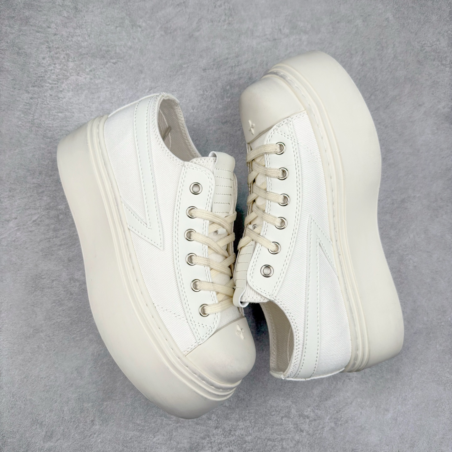 图片[3]-小红书穿搭爆款 国潮当红设计师品牌SMFK Garden Vintage Skate Low 花园系列低帮复古厚底十字花帆布休闲松糕做旧小脏板鞋 广东原产 采用棉质粗斜纹帆布洗旧磨损效果鞋面材质 外置轻量TR橡胶5.0cm厘米松糕大底 Z 尺码：35 36 37 38 39 40-选品中心