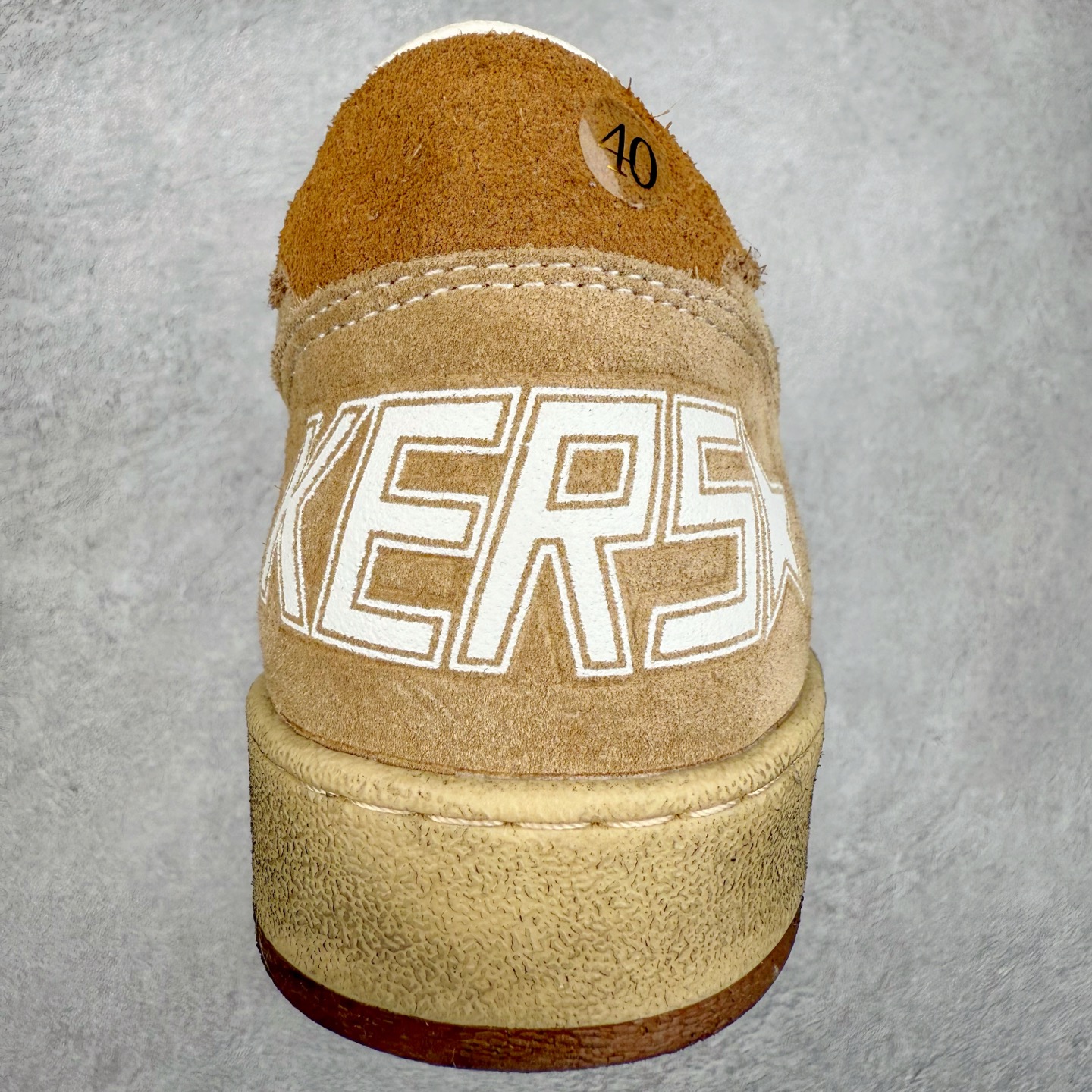 图片[8]-＃纯原 Golden Goose Super-Star GGDB 小脏鞋休闲时尚板鞋 设计有一种不修边幅的酷感 特意做旧彰显自由随性 百搭无挑剔 订制高端柔软皮革 纯手工制作压印Logo 手工刷洗上色打蜡 确保每一双鞋子的独一无二不管是版型还是材料和质感都已经大幅度的超越同市场其它版本 Super-Star运动鞋是Golden Goose的常绿植物 由于使用了创新的材料和饰面 它在每个季节都伴随着其系列 这款牛皮皮革模型的鞋跟饰有黑色皮革鞋跟 绒面革GGDB星星和金属宇样 标志性的复古外观 尺码：35/45-选品中心