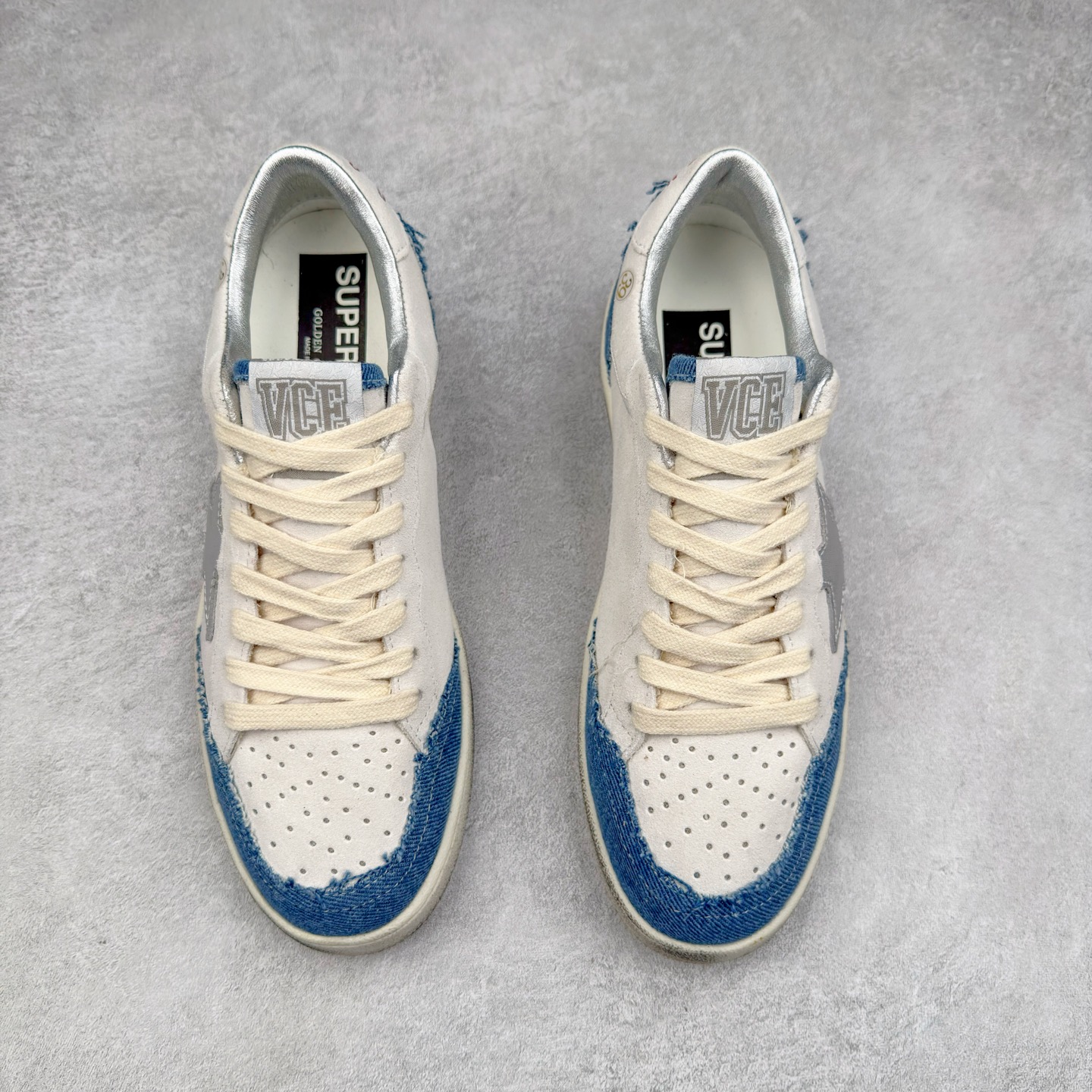 图片[2]-＃纯原 Golden Goose Super-Star GGDB 小脏鞋休闲时尚板鞋 设计有一种不修边幅的酷感 特意做旧彰显自由随性 百搭无挑剔 订制高端柔软皮革 纯手工制作压印Logo 手工刷洗上色打蜡 确保每一双鞋子的独一无二不管是版型还是材料和质感都已经大幅度的超越同市场其它版本 Super-Star运动鞋是Golden Goose的常绿植物 由于使用了创新的材料和饰面 它在每个季节都伴随着其系列 这款牛皮皮革模型的鞋跟饰有黑色皮革鞋跟 绒面革GGDB星星和金属宇样 标志性的复古外观 尺码：35/45-选品中心