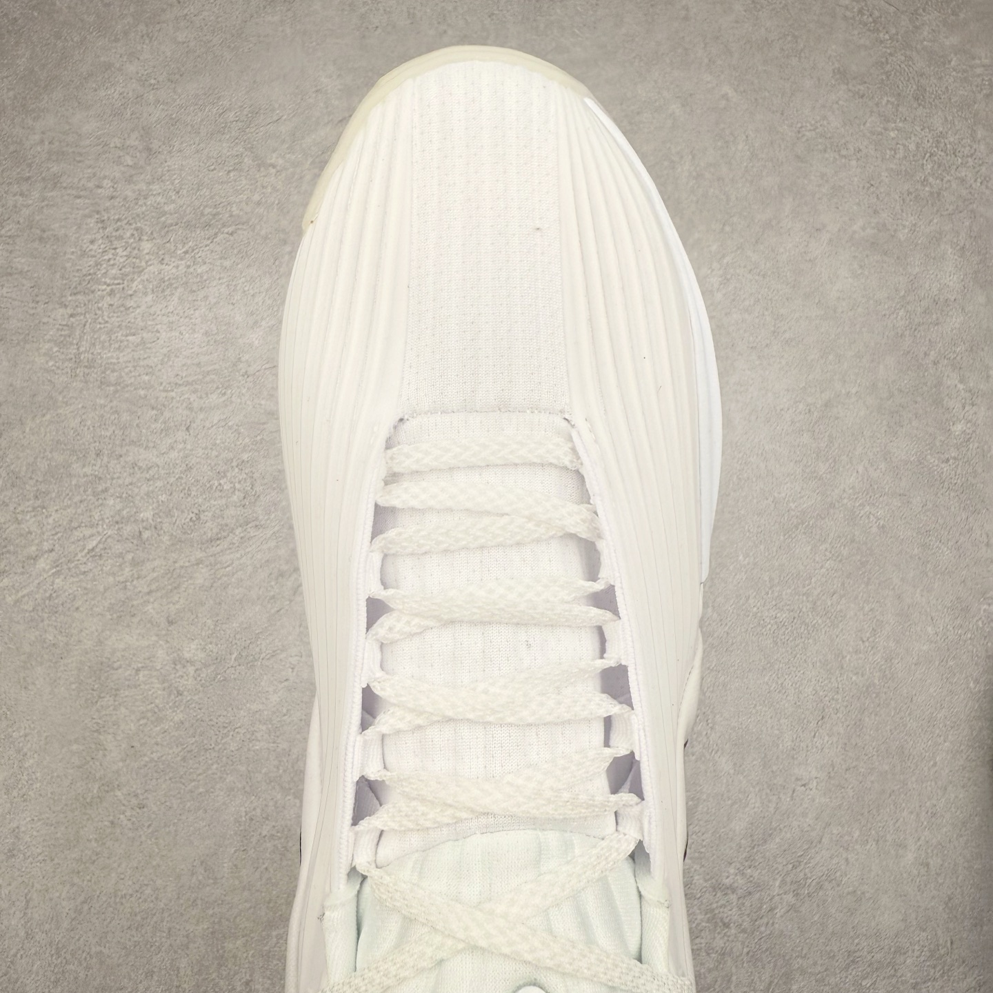 图片[4]-NK G.T. Cut 3.0 Trubo EP GT3代实战篮球鞋 HV9919-101 该鞋款采用出众回弹设计 为切入、转向和移步篮筐提供出色的能量回馈 回弹性能带来弹力充沛的迈步体验 助你爆发疾速 全掌型 ZoomX 泡绵 缔造弹力出众的轻盈迈步体验 助你在比赛升温时能够急速快攻 驰骋全场 鞋面绳线与鞋带相结合 有助稳固前足 后跟搭配加垫鞋口 为脚踝营造舒适稳固感受 全掌型 ZoomX 泡绵 能够带来出众的能量回馈 前足外侧采用精巧塑料覆面 在瞬间爆发时提供稳固脚感 尺码：39 40 40.5 41 42 42.5 43 44 44.5 45 46-选品中心