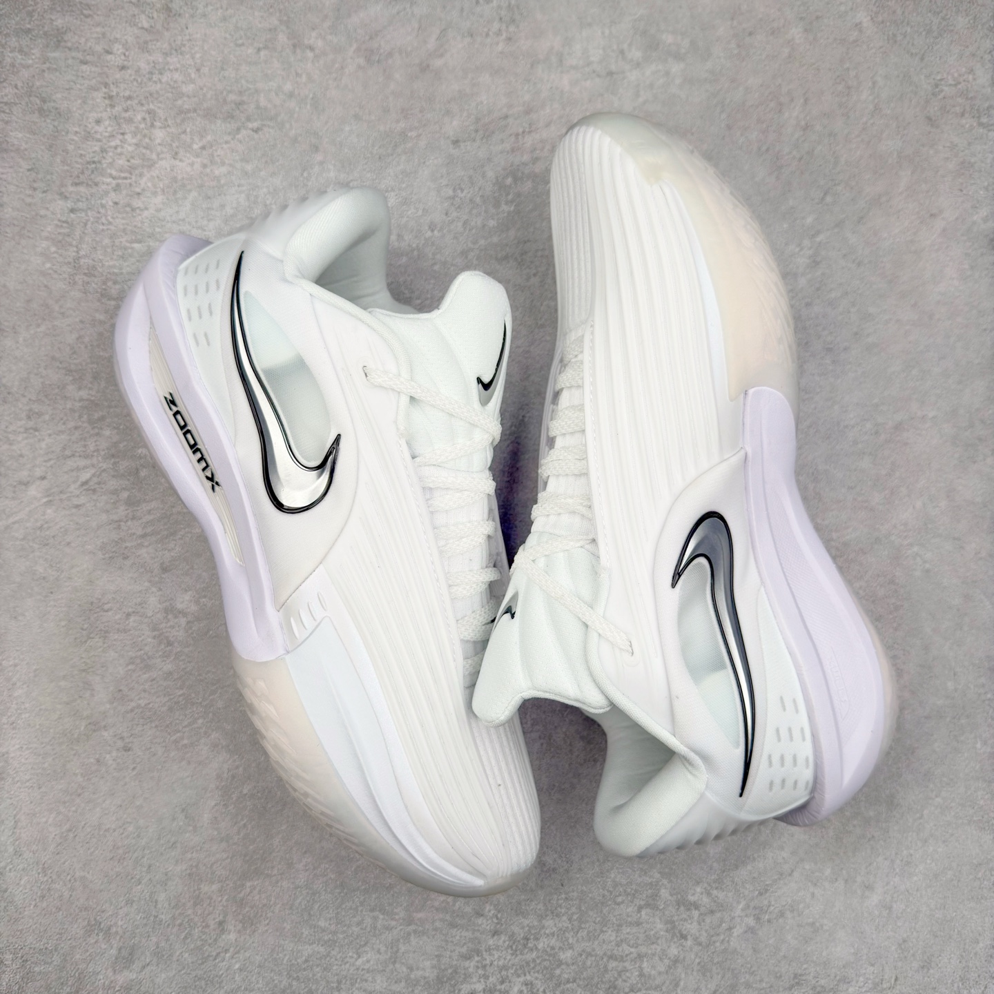 图片[3]-NK G.T. Cut 3.0 Trubo EP GT3代实战篮球鞋 HV9919-101 该鞋款采用出众回弹设计 为切入、转向和移步篮筐提供出色的能量回馈 回弹性能带来弹力充沛的迈步体验 助你爆发疾速 全掌型 ZoomX 泡绵 缔造弹力出众的轻盈迈步体验 助你在比赛升温时能够急速快攻 驰骋全场 鞋面绳线与鞋带相结合 有助稳固前足 后跟搭配加垫鞋口 为脚踝营造舒适稳固感受 全掌型 ZoomX 泡绵 能够带来出众的能量回馈 前足外侧采用精巧塑料覆面 在瞬间爆发时提供稳固脚感 尺码：39 40 40.5 41 42 42.5 43 44 44.5 45 46-选品中心