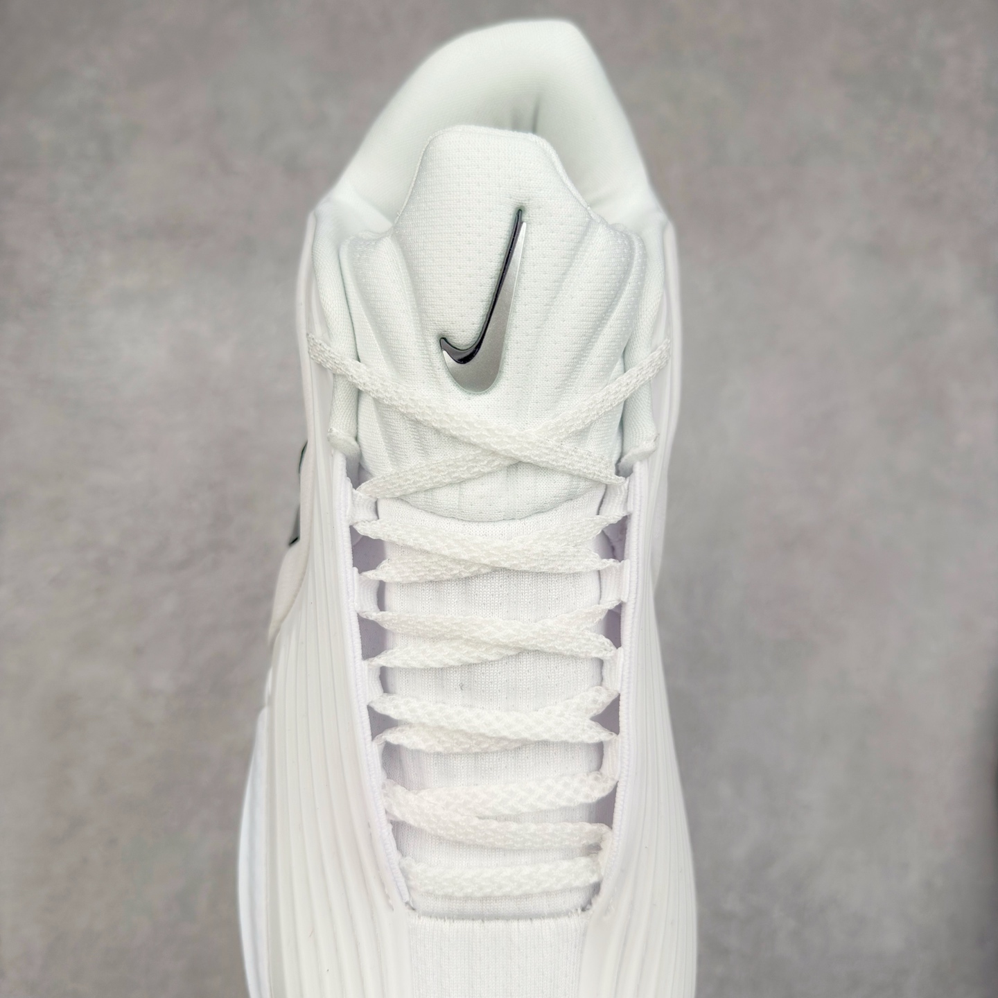 图片[5]-NK G.T. Cut 3.0 Trubo EP GT3代实战篮球鞋 HV9919-101 该鞋款采用出众回弹设计 为切入、转向和移步篮筐提供出色的能量回馈 回弹性能带来弹力充沛的迈步体验 助你爆发疾速 全掌型 ZoomX 泡绵 缔造弹力出众的轻盈迈步体验 助你在比赛升温时能够急速快攻 驰骋全场 鞋面绳线与鞋带相结合 有助稳固前足 后跟搭配加垫鞋口 为脚踝营造舒适稳固感受 全掌型 ZoomX 泡绵 能够带来出众的能量回馈 前足外侧采用精巧塑料覆面 在瞬间爆发时提供稳固脚感 尺码：39 40 40.5 41 42 42.5 43 44 44.5 45 46-选品中心